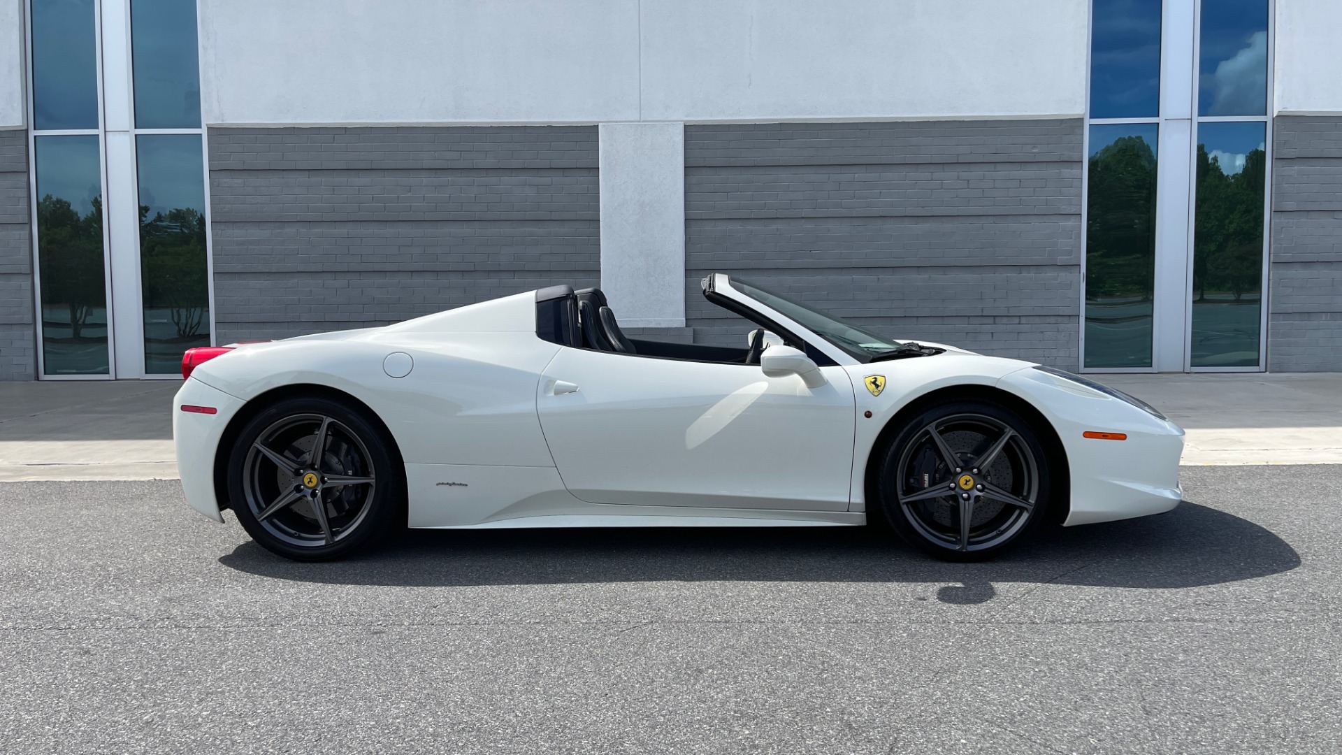 Used 2014 Ferrari 458 ITALIA SPIDER 570HP / F1 AUTO / CF SEATS / CARBON BRAKES / REARVIEW for sale Sold at Formula Imports in Charlotte NC 28227 11