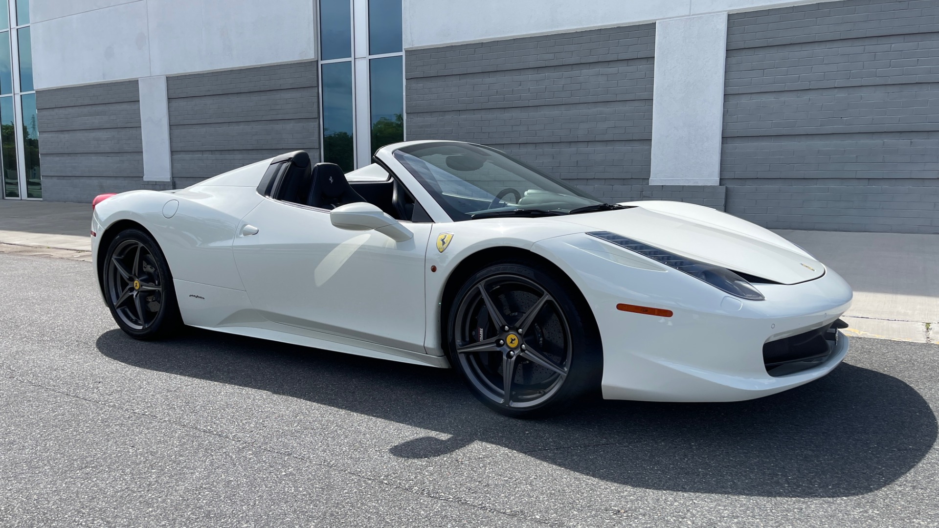 Used 2014 Ferrari 458 ITALIA SPIDER 570HP / F1 AUTO / CF SEATS / CARBON BRAKES / REARVIEW for sale Sold at Formula Imports in Charlotte NC 28227 13