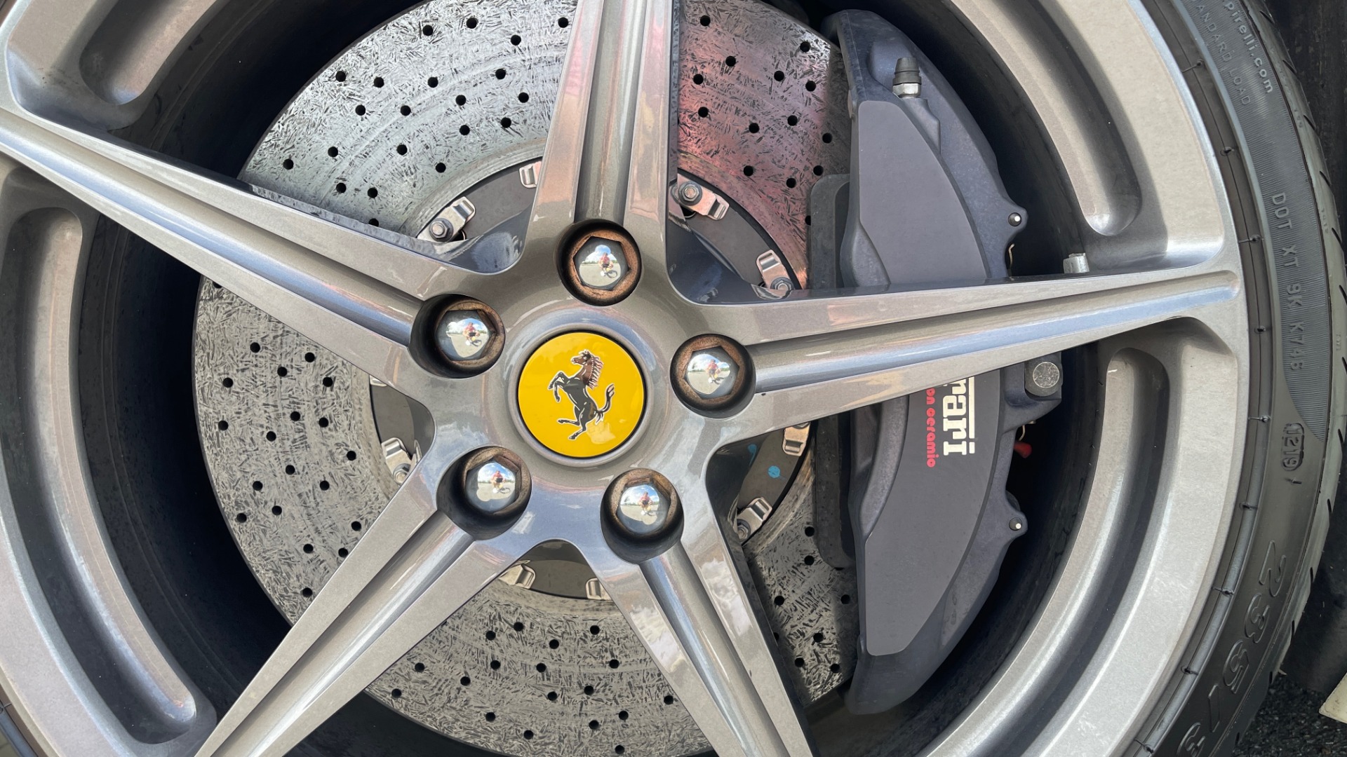 Used 2014 Ferrari 458 ITALIA SPIDER 570HP / F1 AUTO / CF SEATS / CARBON BRAKES / REARVIEW for sale Sold at Formula Imports in Charlotte NC 28227 14
