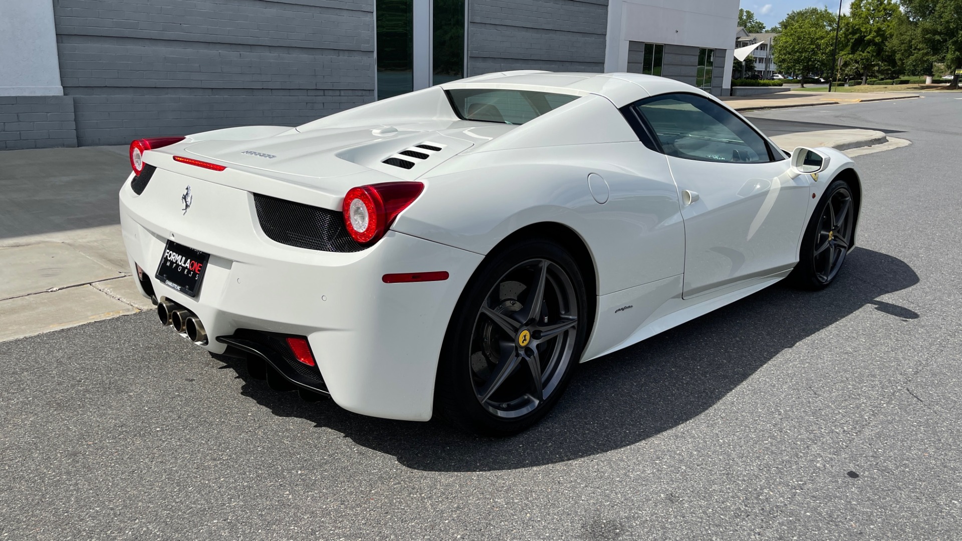 Used 2014 Ferrari 458 ITALIA SPIDER 570HP / F1 AUTO / CF SEATS / CARBON BRAKES / REARVIEW for sale Sold at Formula Imports in Charlotte NC 28227 2