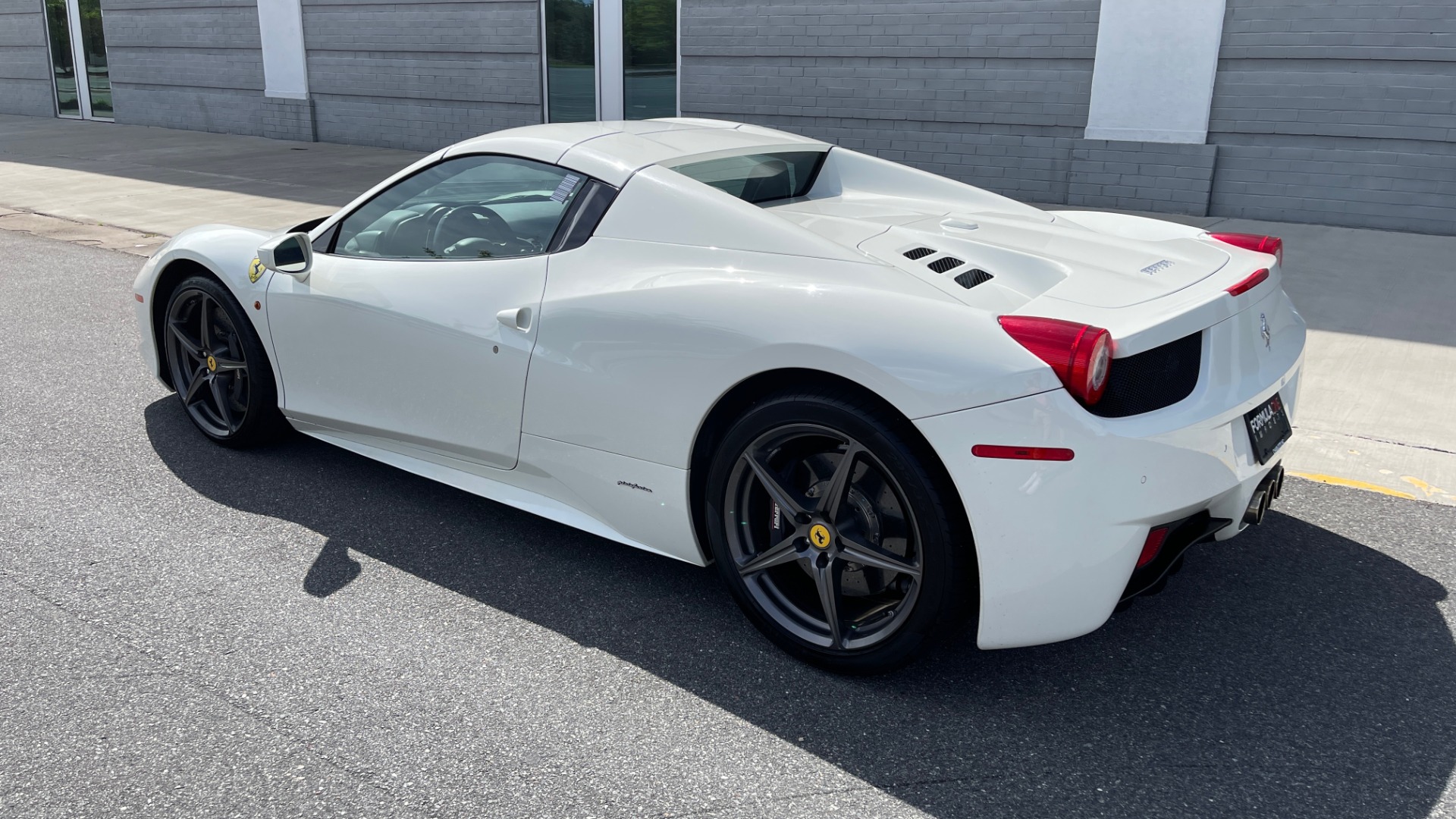 Used 2014 Ferrari 458 ITALIA SPIDER 570HP / F1 AUTO / CF SEATS / CARBON BRAKES / REARVIEW for sale Sold at Formula Imports in Charlotte NC 28227 4
