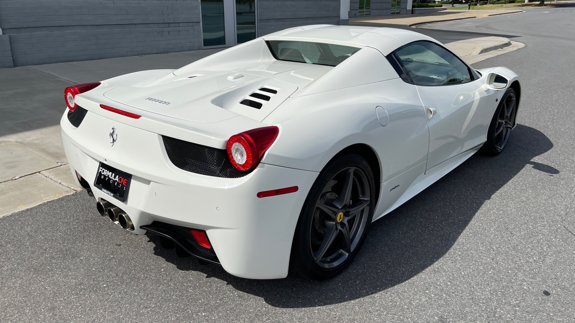 Used 2014 Ferrari 458 ITALIA SPIDER 570HP / F1 AUTO / CF SEATS / CARBON BRAKES / REARVIEW for sale Sold at Formula Imports in Charlotte NC 28227 6