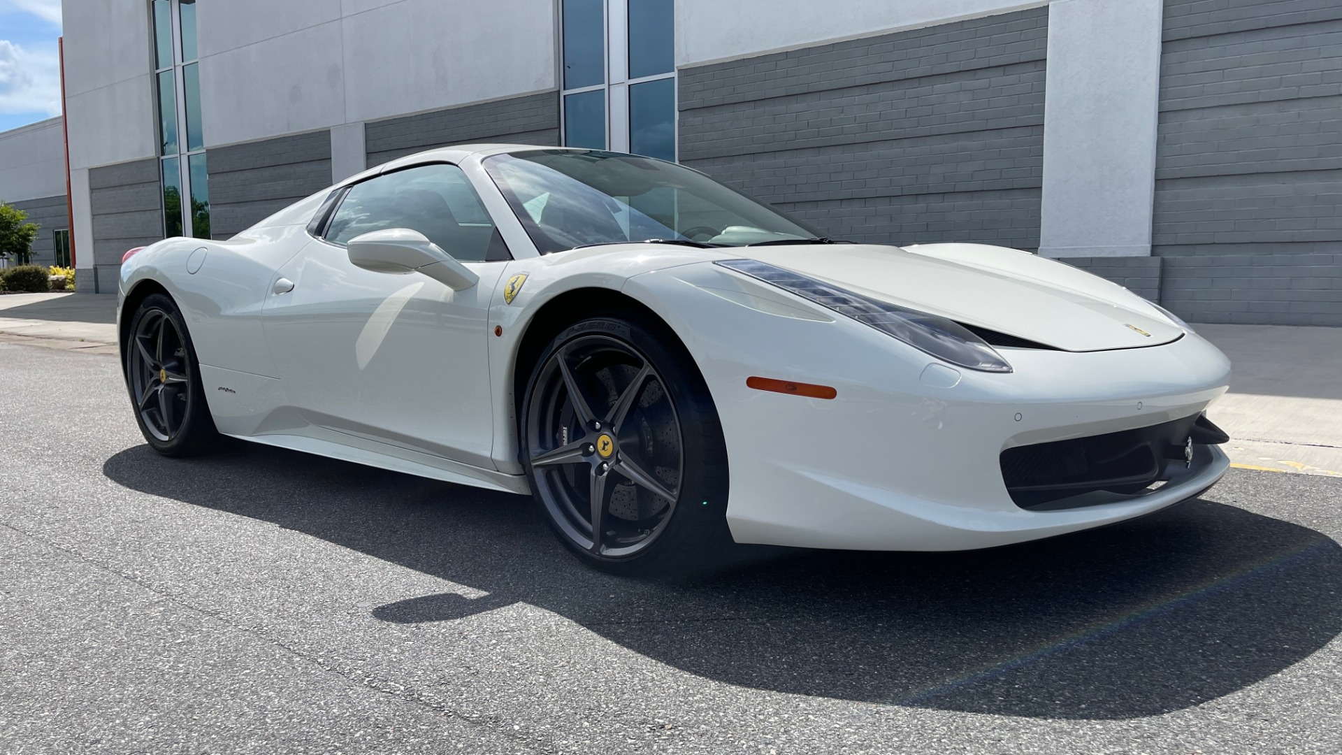 Used 2014 Ferrari 458 ITALIA SPIDER 570HP / F1 AUTO / CF SEATS / CARBON BRAKES / REARVIEW for sale Sold at Formula Imports in Charlotte NC 28227 7