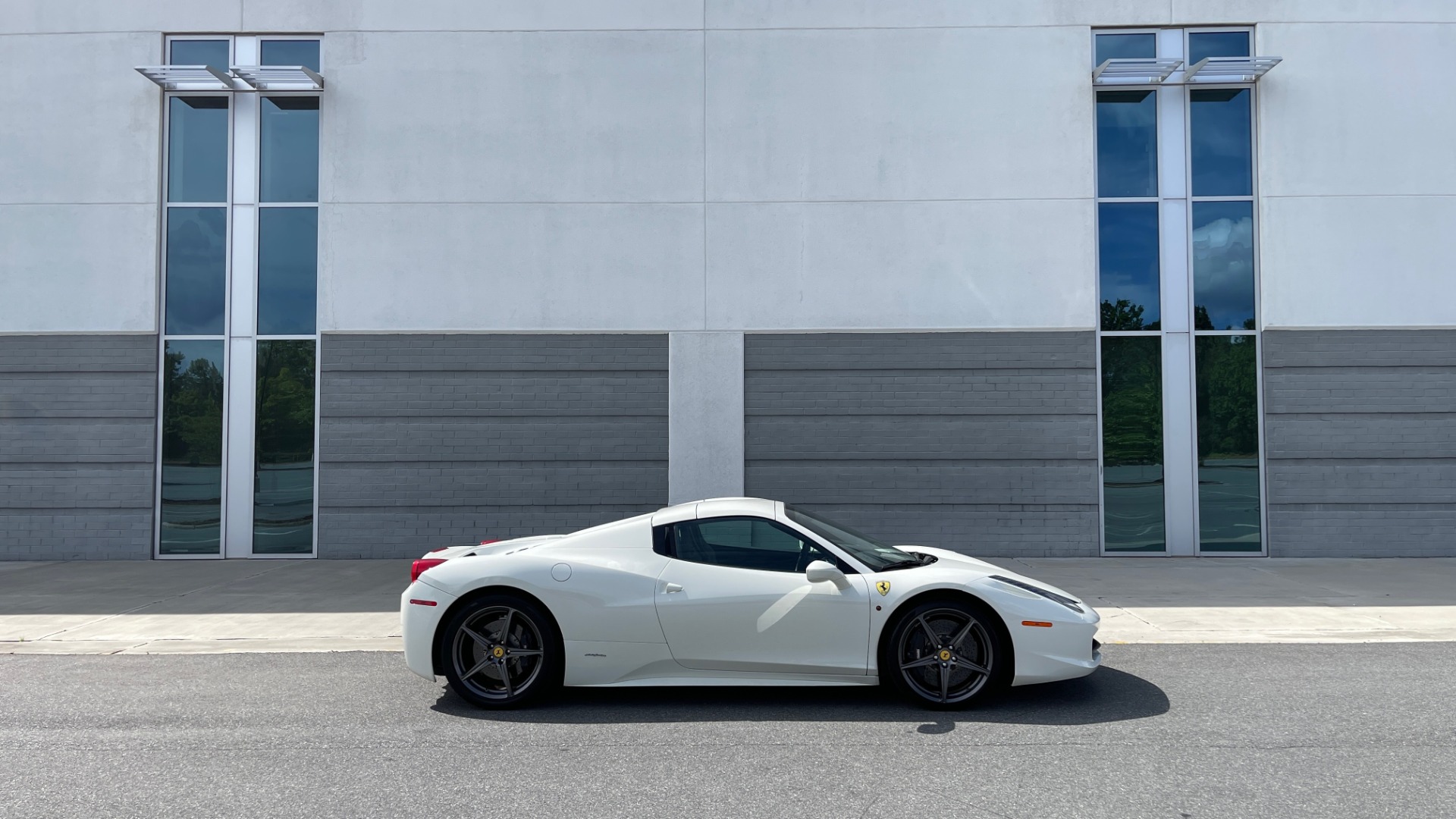 Used 2014 Ferrari 458 ITALIA SPIDER 570HP / F1 AUTO / CF SEATS / CARBON BRAKES / REARVIEW for sale Sold at Formula Imports in Charlotte NC 28227 8