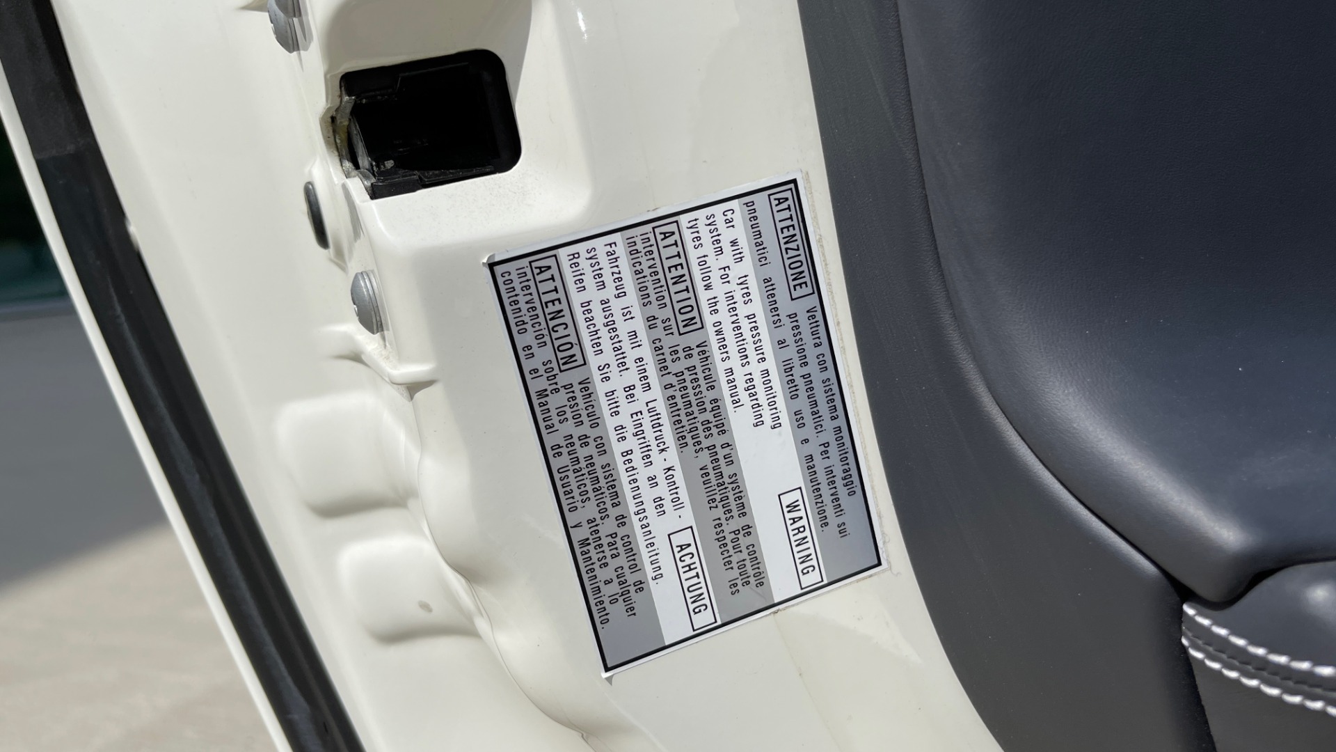 Used 2014 Ferrari 458 ITALIA SPIDER 570HP / F1 AUTO / CF SEATS / CARBON BRAKES / REARVIEW for sale Sold at Formula Imports in Charlotte NC 28227 83
