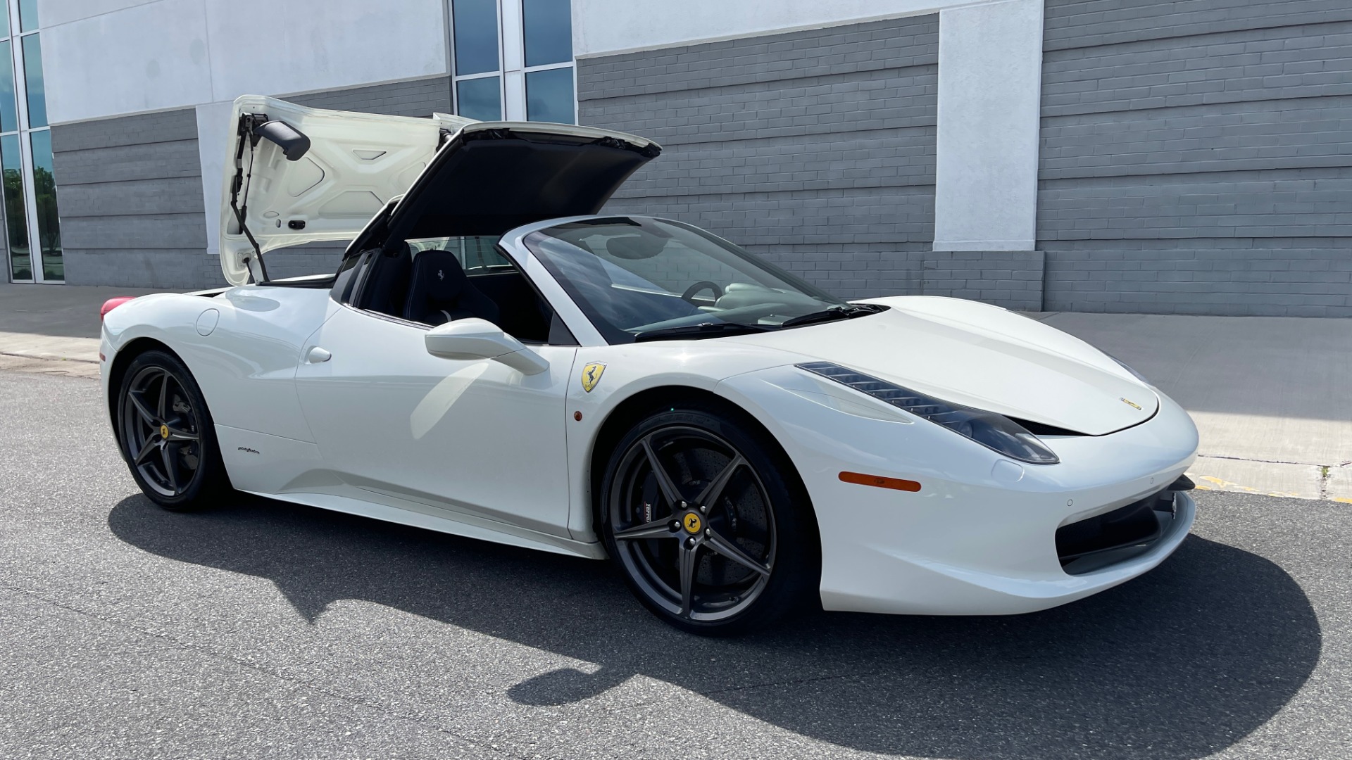 Used 2014 Ferrari 458 ITALIA SPIDER 570HP / F1 AUTO / CF SEATS / CARBON BRAKES / REARVIEW for sale Sold at Formula Imports in Charlotte NC 28227 9