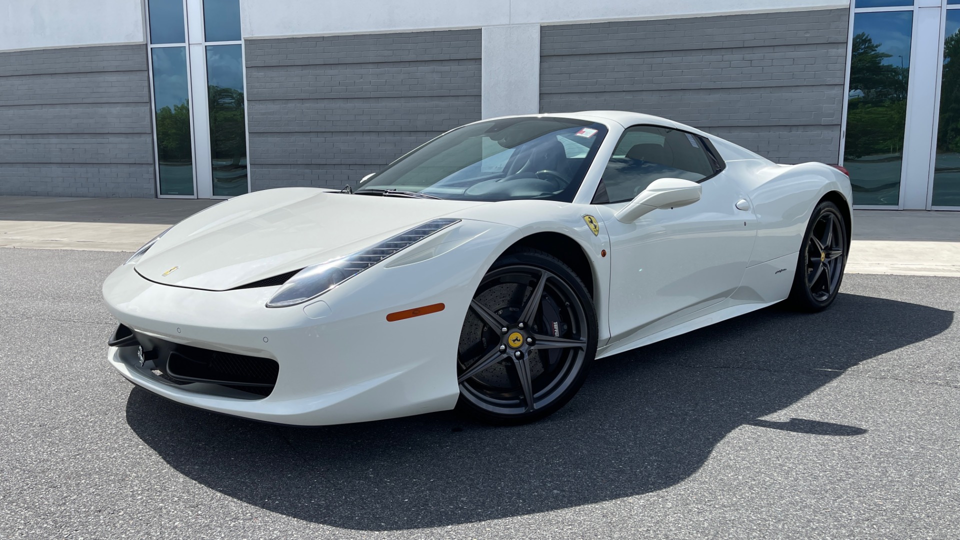 Used 2014 Ferrari 458 ITALIA SPIDER 570HP / F1 AUTO / CF SEATS / CARBON BRAKES / REARVIEW for sale Sold at Formula Imports in Charlotte NC 28227 1