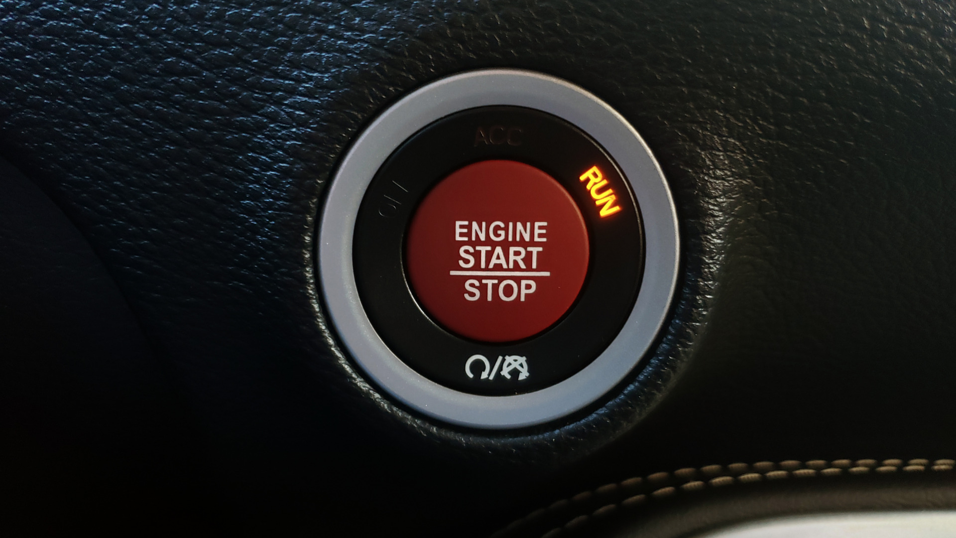 Used 2016 Dodge CHALLENGER SRT HELLCAT COUPE / 6-SPD MAN / NAV / SRT APPS / REARVIEW for sale Sold at Formula Imports in Charlotte NC 28227 54