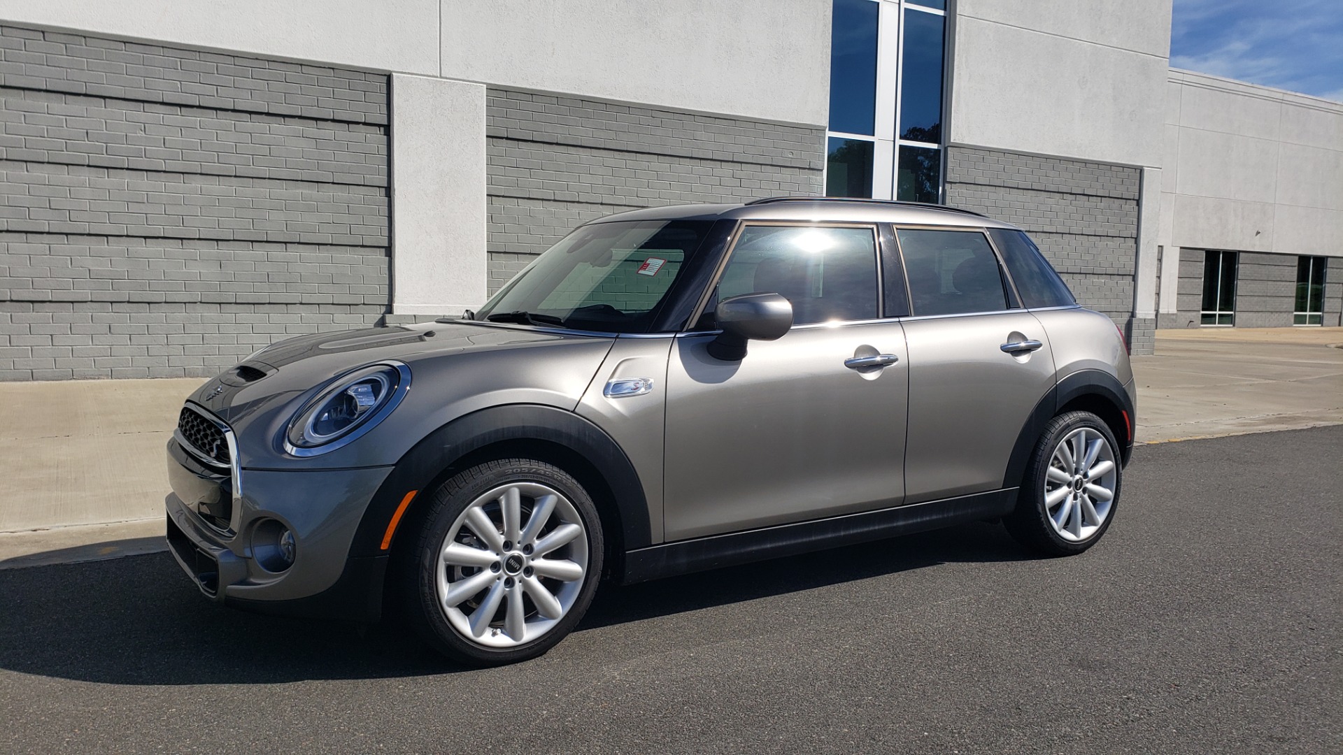 Used 2020 MINI HARDTOP 4 DOOR COOPER S / NAV / SUNROOF / AUTO / H/K SND / REARVIEW for sale Sold at Formula Imports in Charlotte NC 28227 3