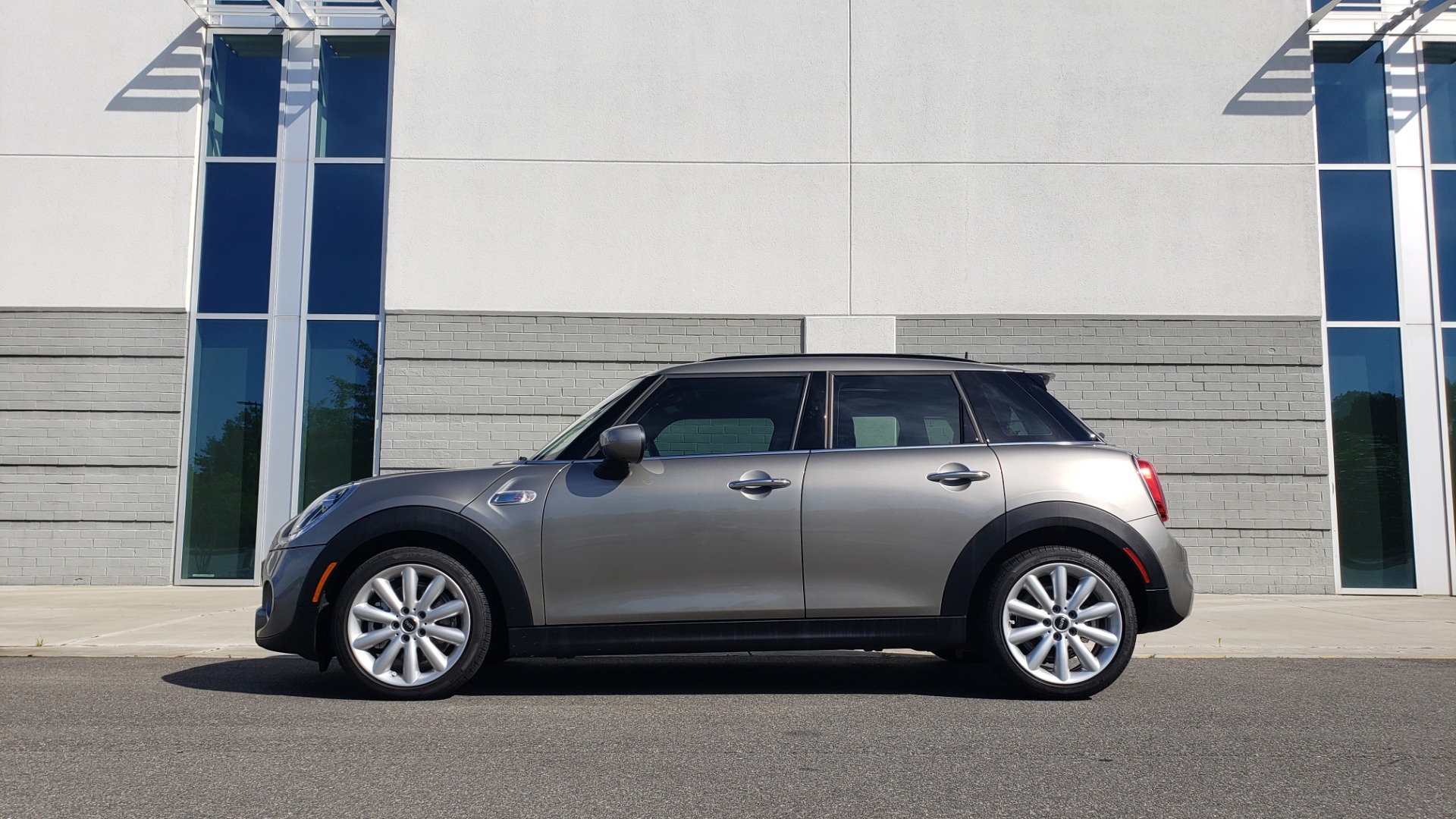 Used 2020 MINI HARDTOP 4 DOOR COOPER S / NAV / SUNROOF / AUTO / H/K SND / REARVIEW for sale Sold at Formula Imports in Charlotte NC 28227 4