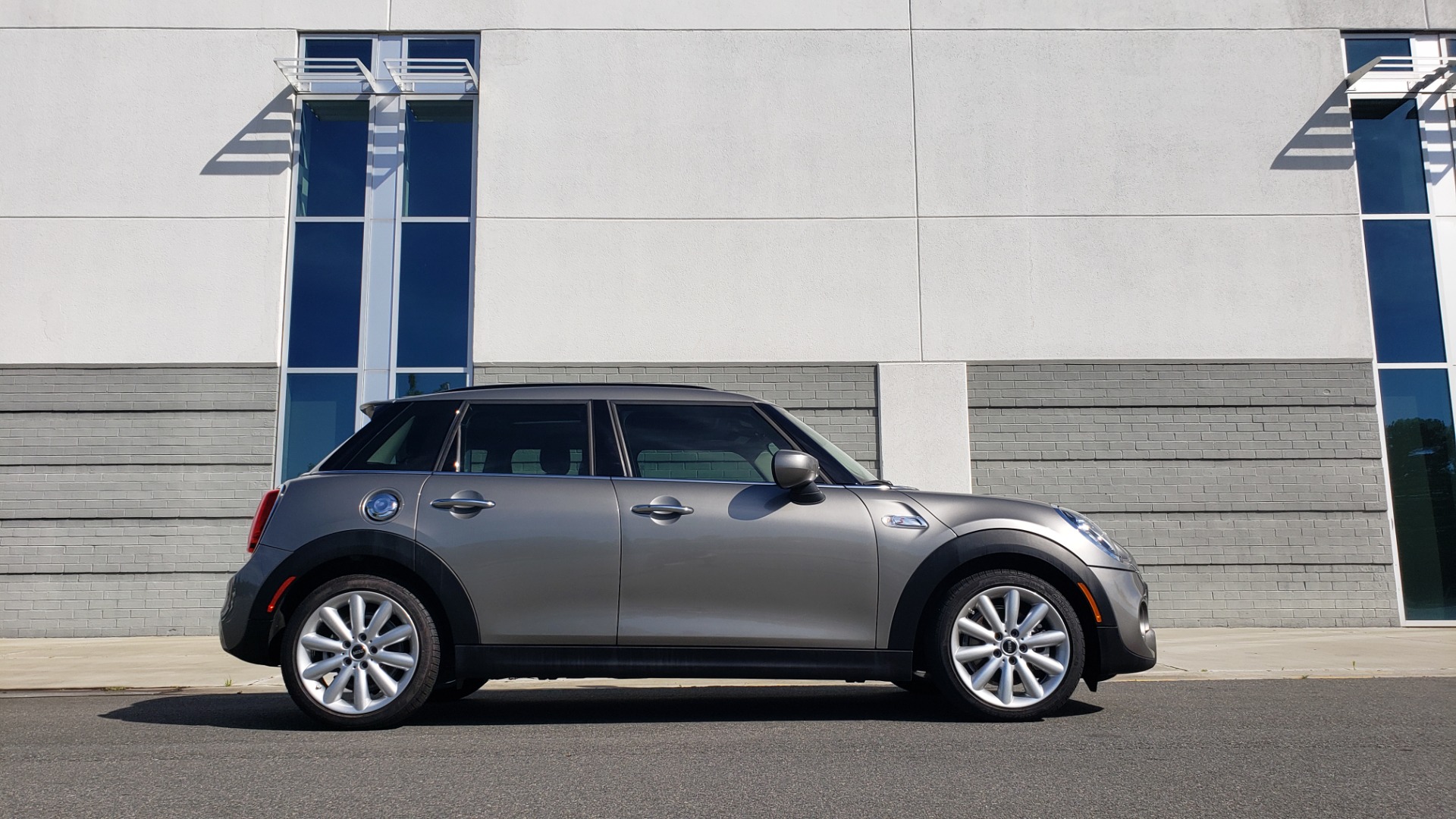 Used 2020 MINI HARDTOP 4 DOOR COOPER S / NAV / SUNROOF / AUTO / H/K SND / REARVIEW for sale Sold at Formula Imports in Charlotte NC 28227 8