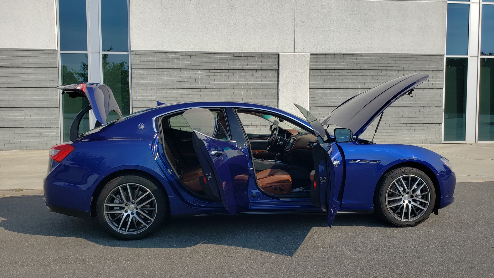 Used 2015 Maserati GHIBLI SEDAN / 3.0L V6 / 8-SPD AUTO / NAV / HTD STS / SUNROOF / REARVIEW for sale Sold at Formula Imports in Charlotte NC 28227 12