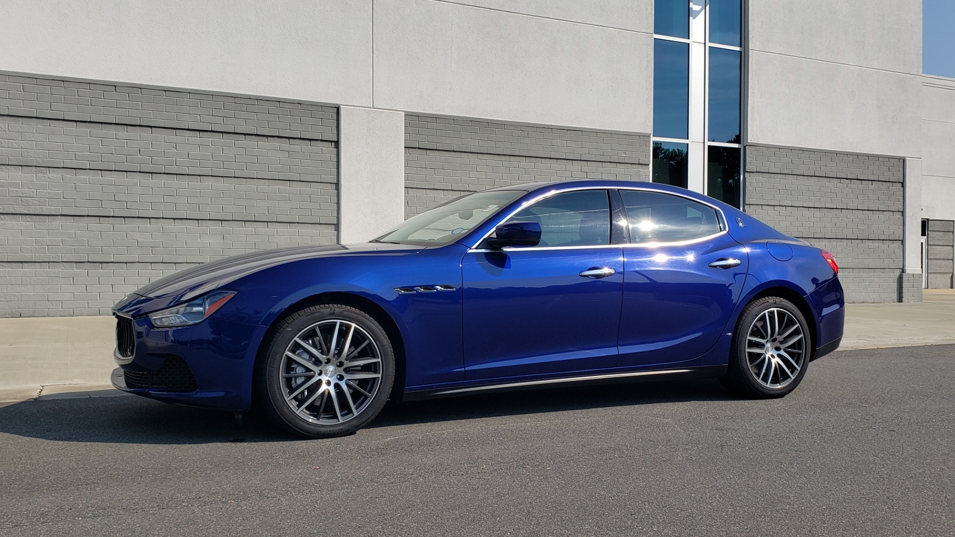 Used 2015 Maserati GHIBLI SEDAN / 3.0L V6 / 8-SPD AUTO / NAV / HTD STS / SUNROOF / REARVIEW for sale Sold at Formula Imports in Charlotte NC 28227 4