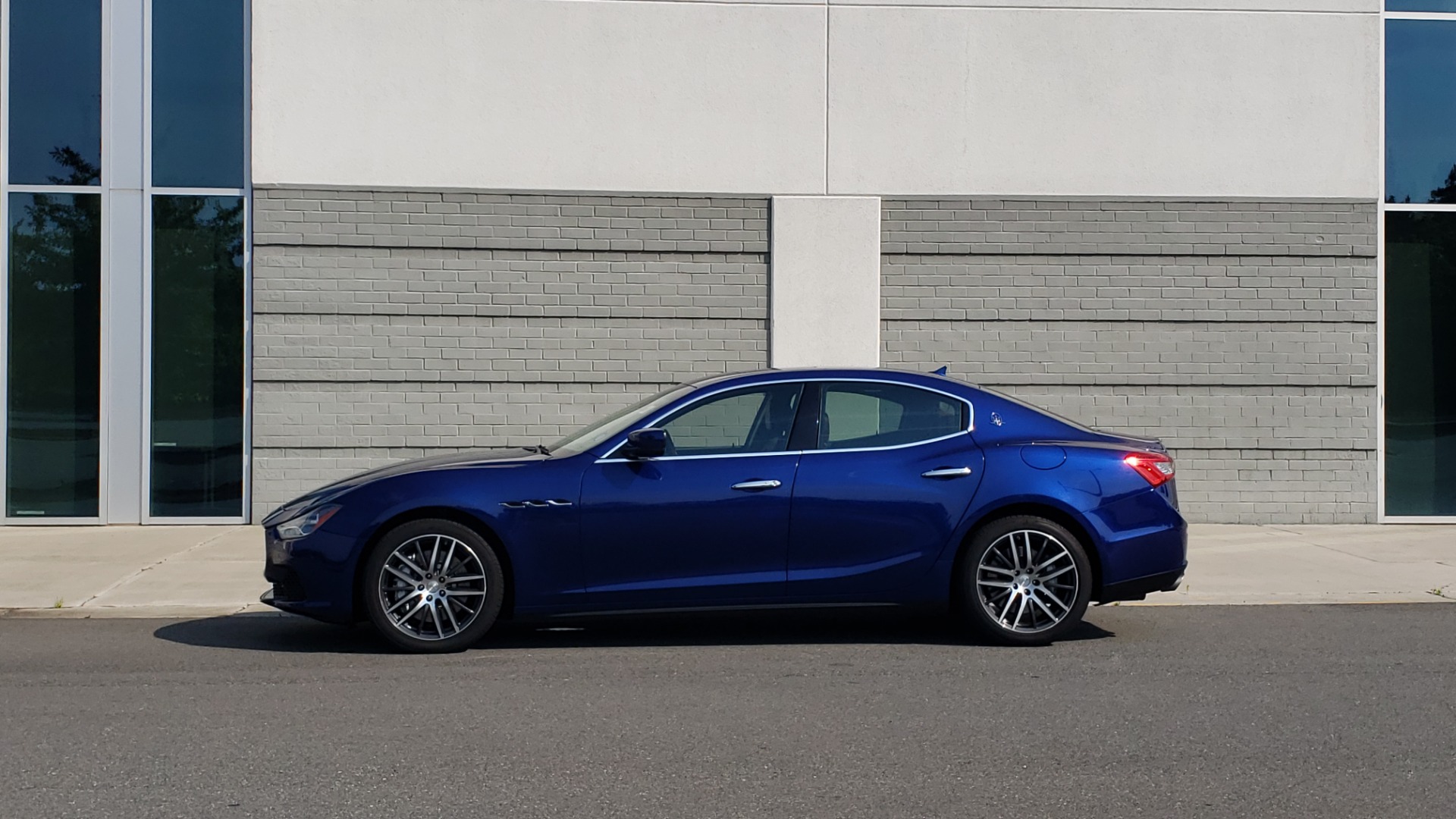 Used 2015 Maserati GHIBLI SEDAN / 3.0L V6 / 8-SPD AUTO / NAV / HTD STS / SUNROOF / REARVIEW for sale Sold at Formula Imports in Charlotte NC 28227 5
