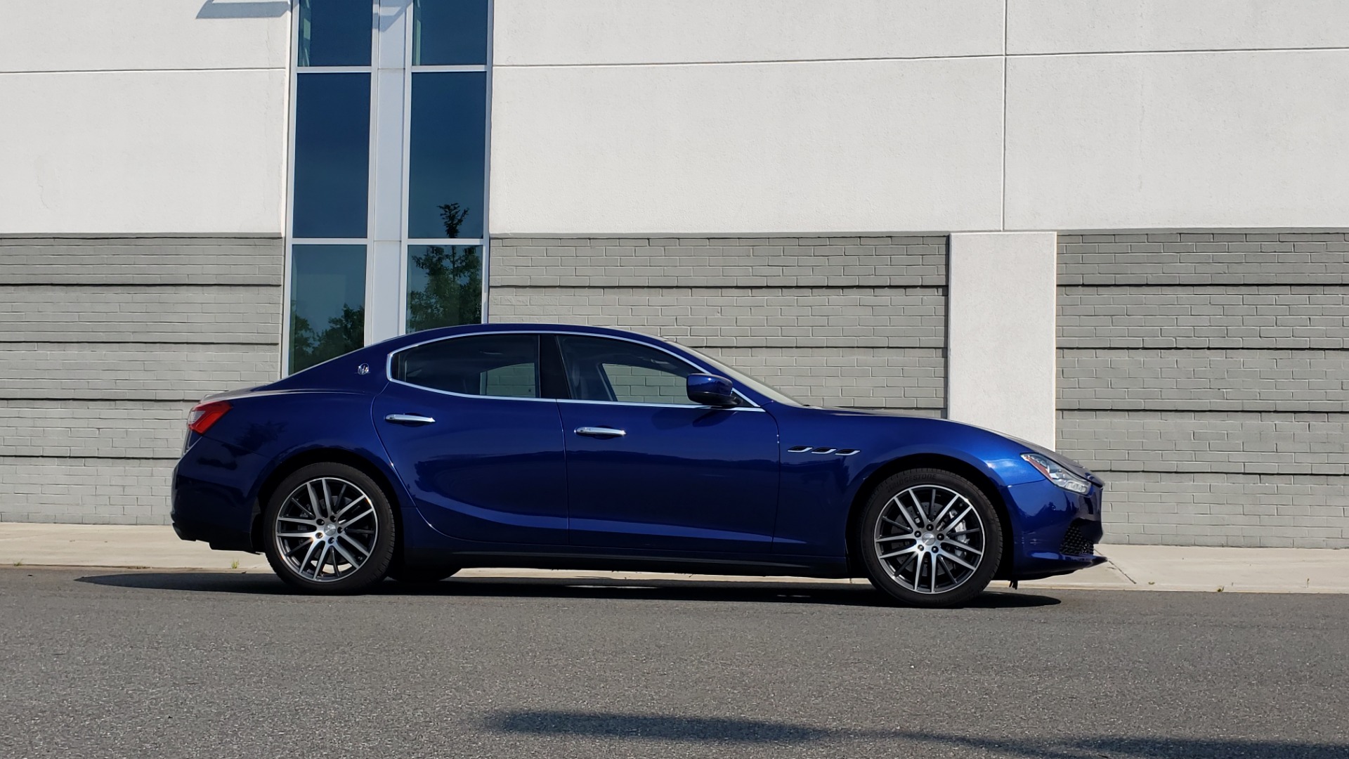 Used 2015 Maserati GHIBLI SEDAN / 3.0L V6 / 8-SPD AUTO / NAV / HTD STS / SUNROOF / REARVIEW for sale Sold at Formula Imports in Charlotte NC 28227 9