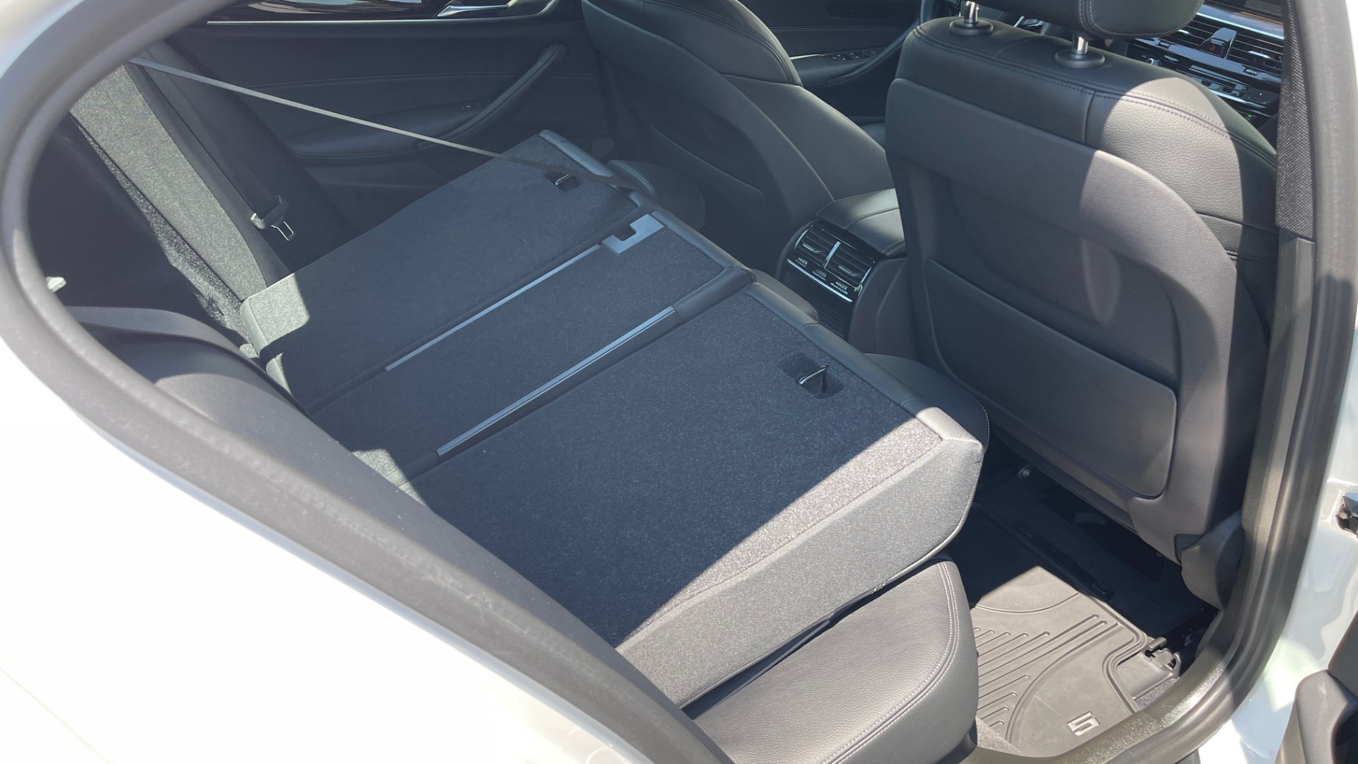 Used 2018 BMW 5 SERIES 540IXDRIVE PREMIUM / PARK ASSIST / KEYLESS ENTRY / SUNROOF / REARVIEW for sale Sold at Formula Imports in Charlotte NC 28227 25