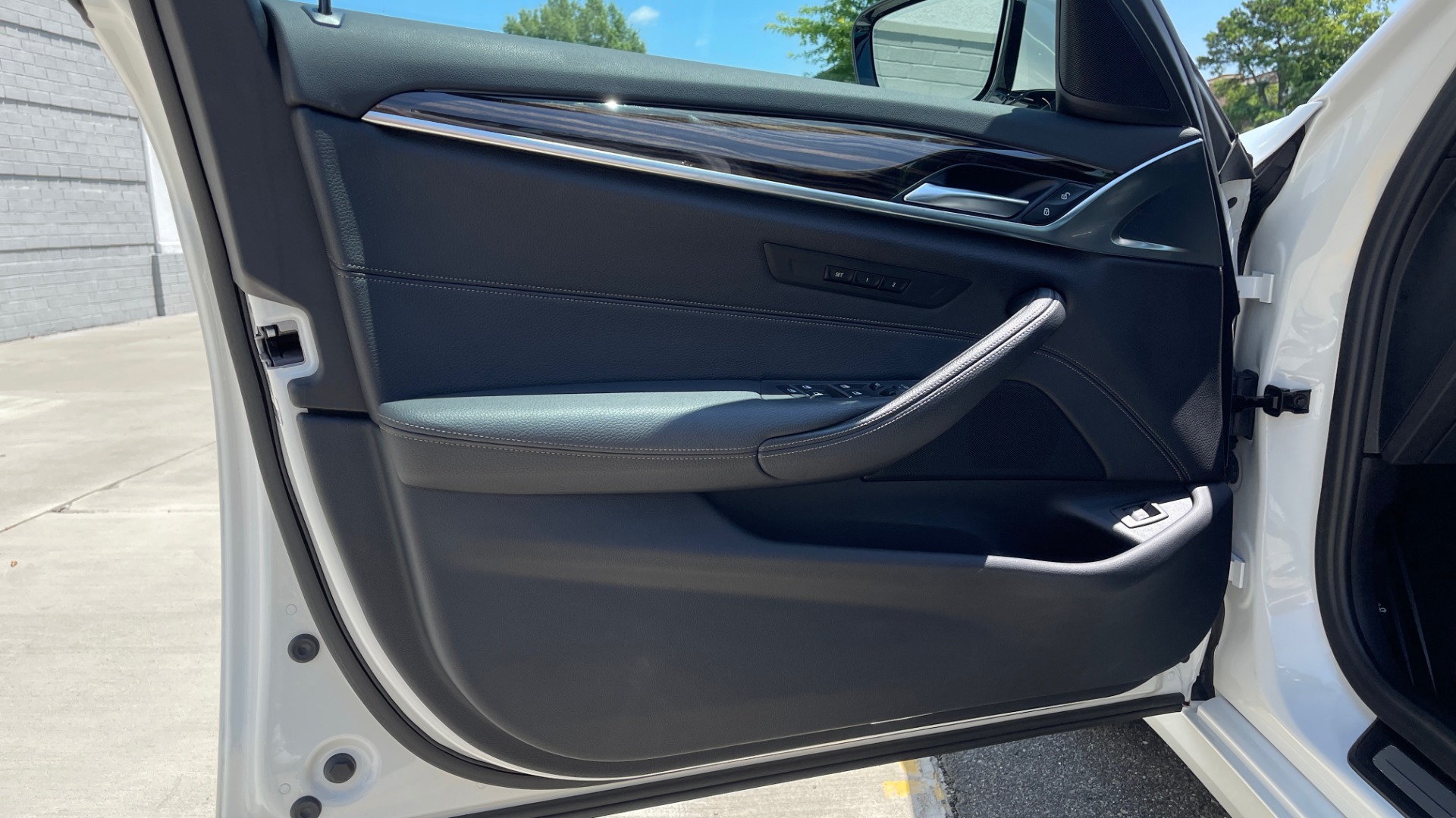 Used 2018 BMW 5 SERIES 540IXDRIVE PREMIUM / PARK ASSIST / KEYLESS ENTRY / SUNROOF / REARVIEW for sale Sold at Formula Imports in Charlotte NC 28227 27