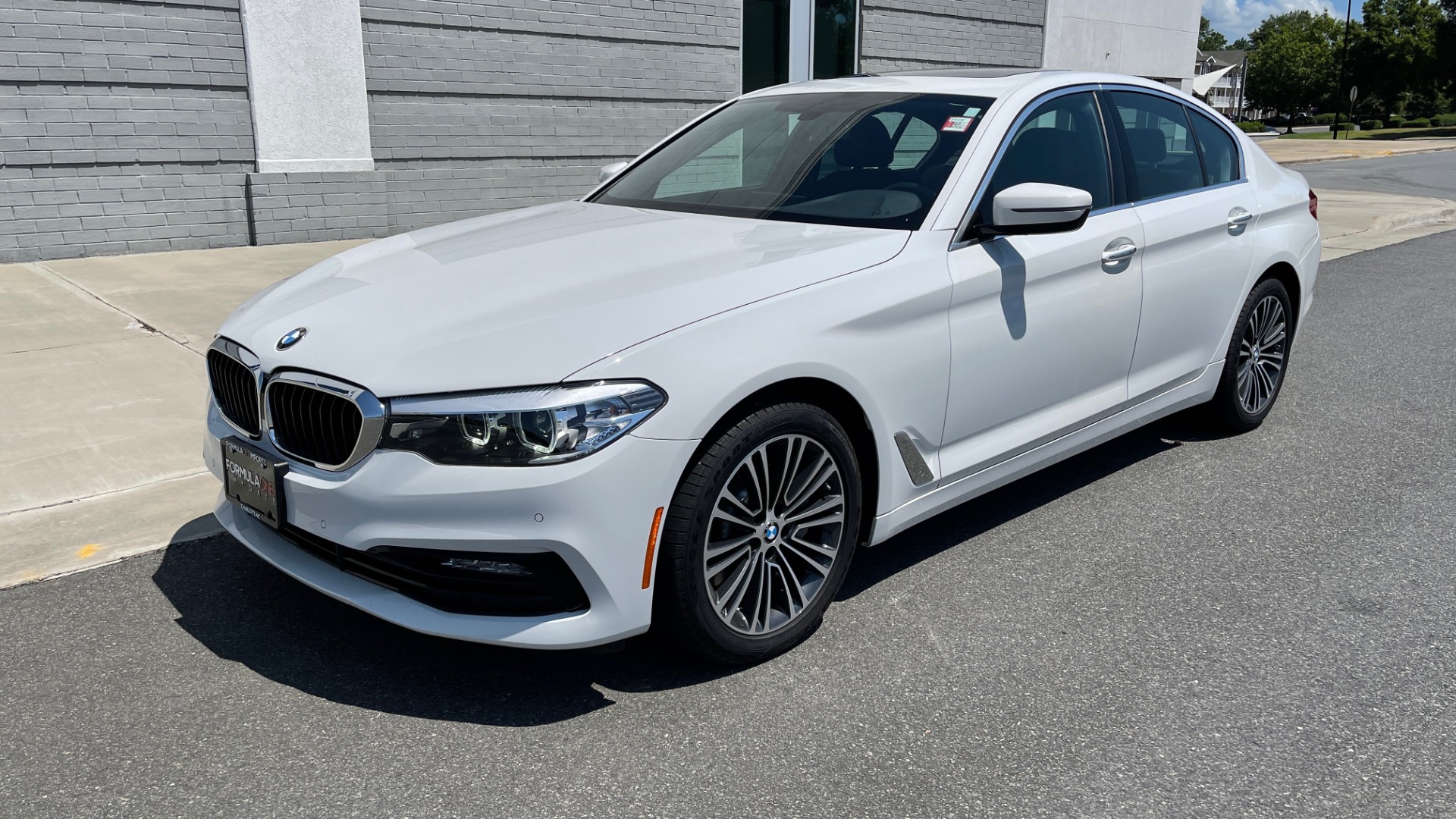 Used 2018 BMW 5 SERIES 540IXDRIVE PREMIUM / PARK ASSIST / KEYLESS ENTRY / SUNROOF / REARVIEW for sale Sold at Formula Imports in Charlotte NC 28227 3