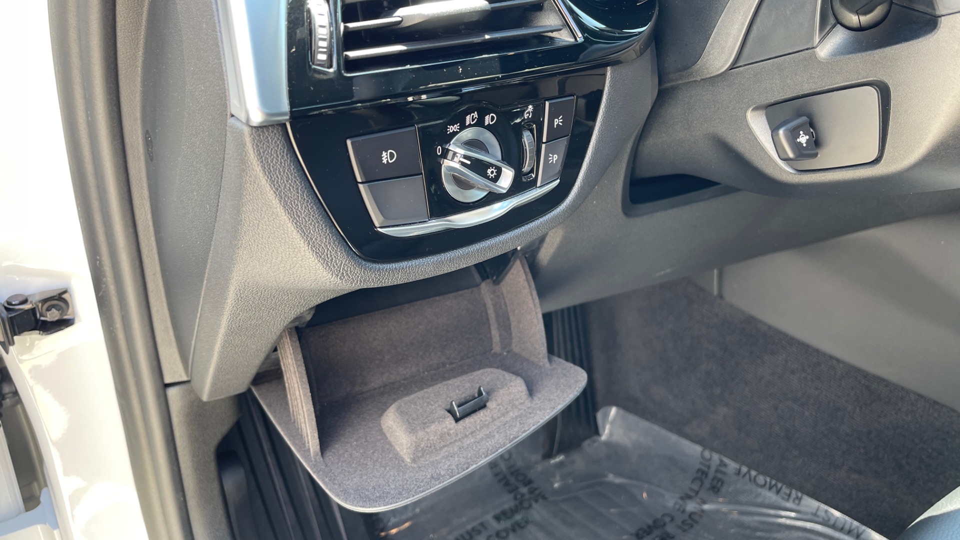 Used 2018 BMW 5 SERIES 540IXDRIVE PREMIUM / PARK ASSIST / KEYLESS ENTRY / SUNROOF / REARVIEW for sale Sold at Formula Imports in Charlotte NC 28227 35