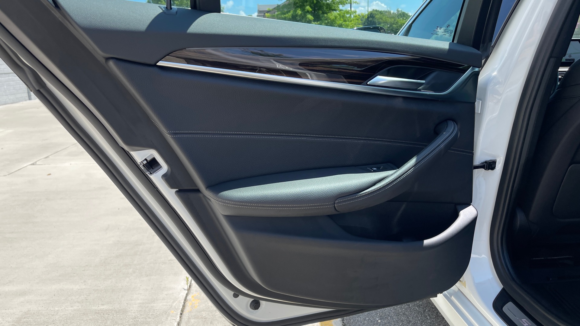 Used 2018 BMW 5 SERIES 540IXDRIVE PREMIUM / PARK ASSIST / KEYLESS ENTRY / SUNROOF / REARVIEW for sale Sold at Formula Imports in Charlotte NC 28227 53