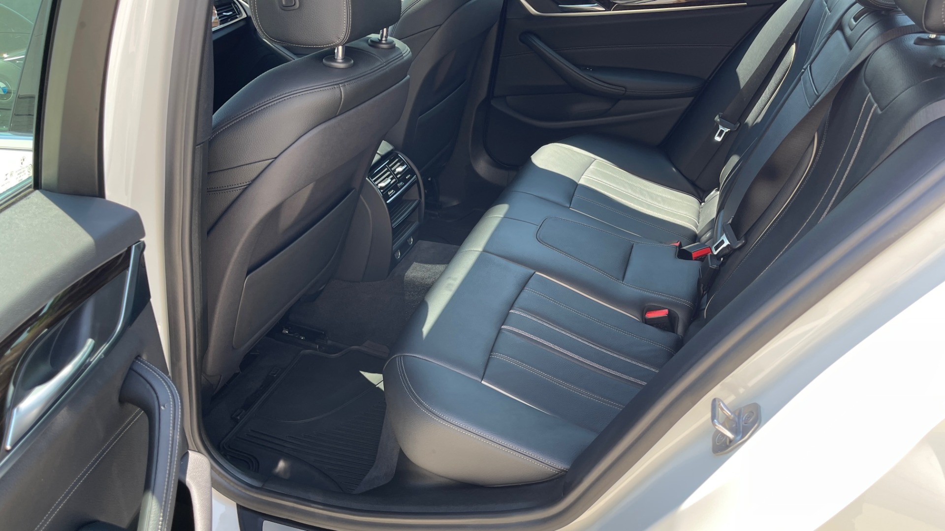 Used 2018 BMW 5 SERIES 540IXDRIVE PREMIUM / PARK ASSIST / KEYLESS ENTRY / SUNROOF / REARVIEW for sale Sold at Formula Imports in Charlotte NC 28227 55