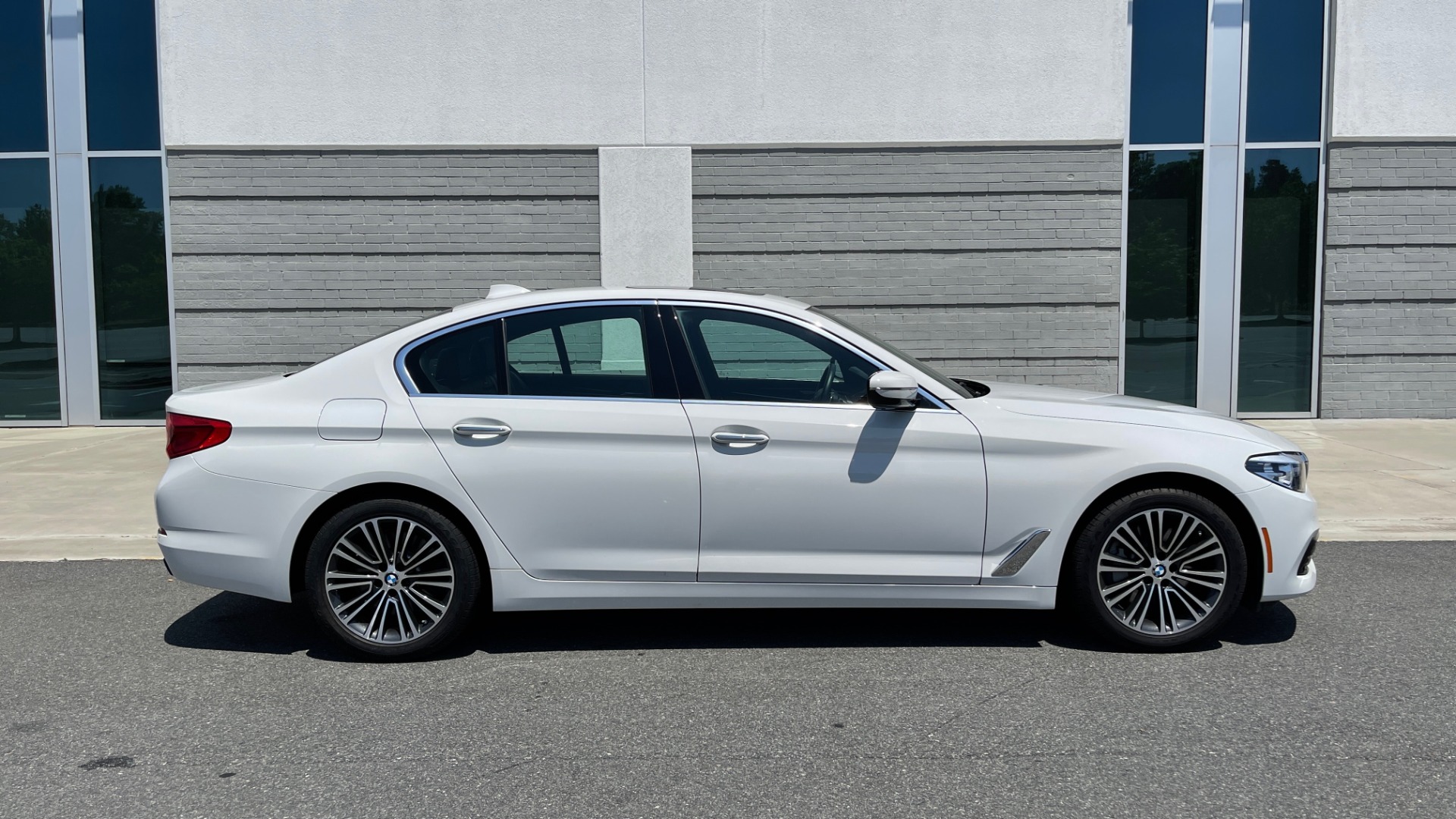 Used 2018 BMW 5 SERIES 540IXDRIVE PREMIUM / PARK ASSIST / KEYLESS ENTRY / SUNROOF / REARVIEW for sale Sold at Formula Imports in Charlotte NC 28227 6