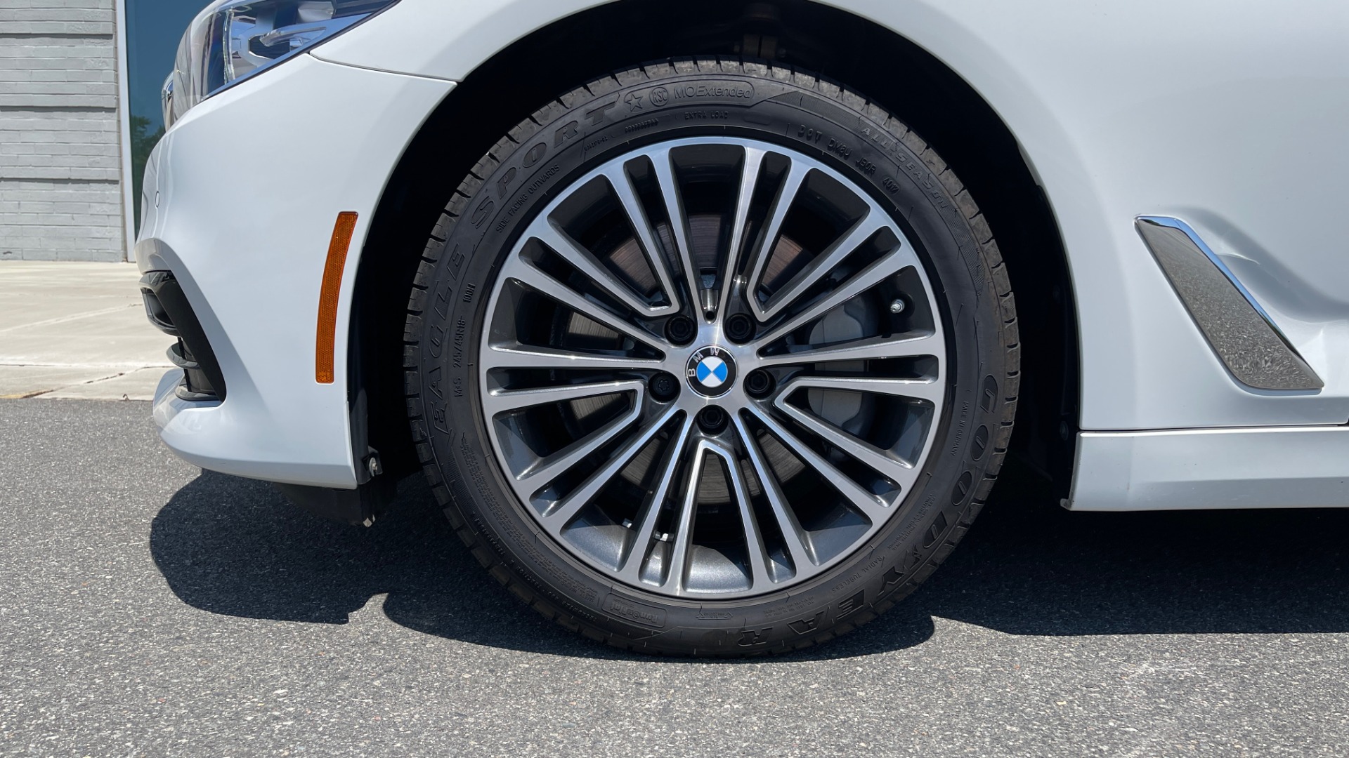 Used 2018 BMW 5 SERIES 540IXDRIVE PREMIUM / PARK ASSIST / KEYLESS ENTRY / SUNROOF / REARVIEW for sale Sold at Formula Imports in Charlotte NC 28227 72