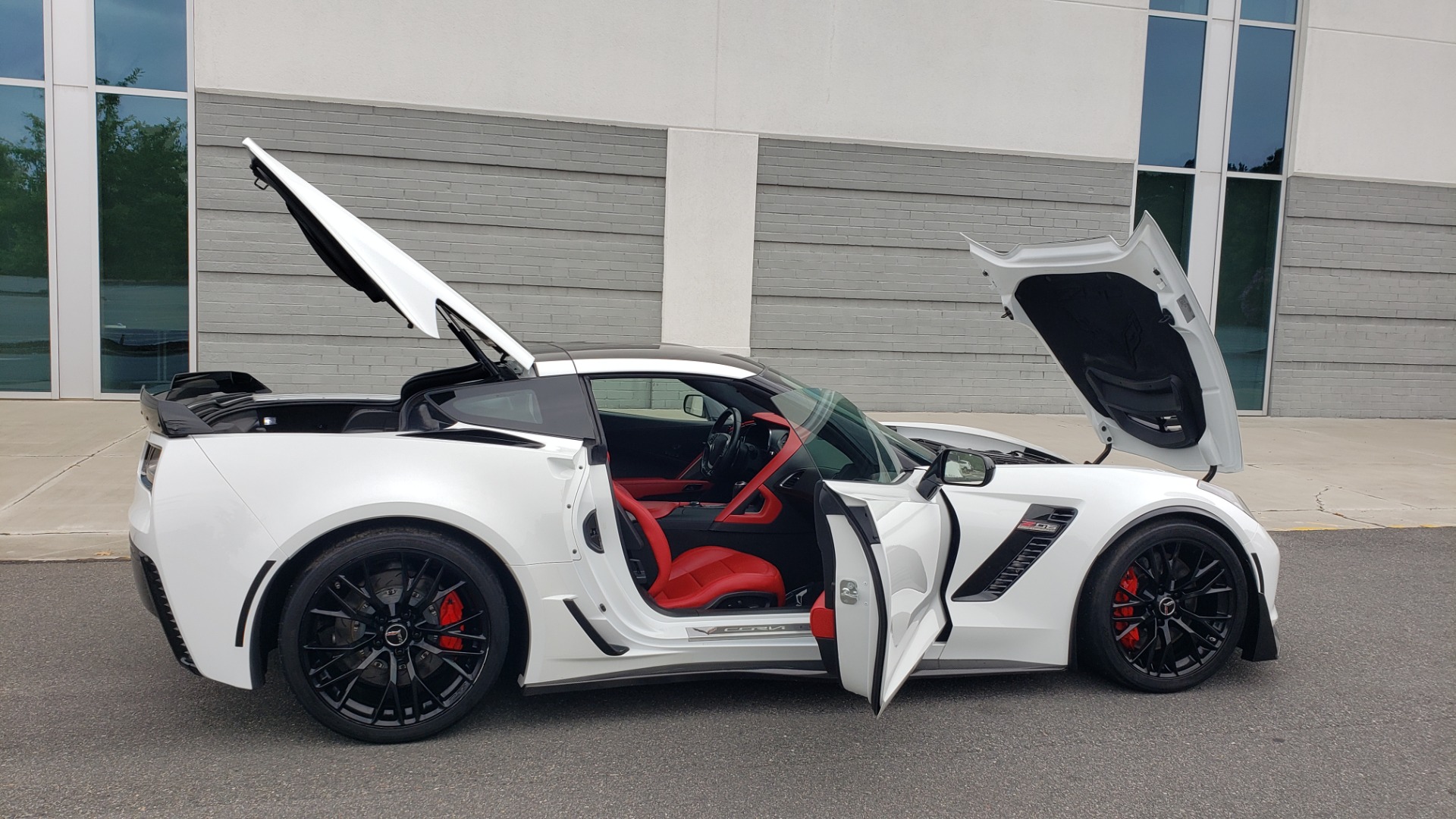 Used 2015 Chevrolet CORVETTE C7 Z06 3LZ COUPE / NAV / COMP STS / CF ROOF / REMOTE START / REARVIEW for sale Sold at Formula Imports in Charlotte NC 28227 17