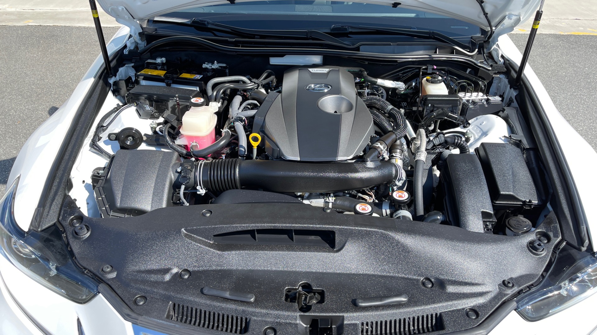 Used 2018 Lexus IS 300 / 2.0L TURBO / 8-SPD AUTO / SUNROOF / REARVIEW for sale Sold at Formula Imports in Charlotte NC 28227 10