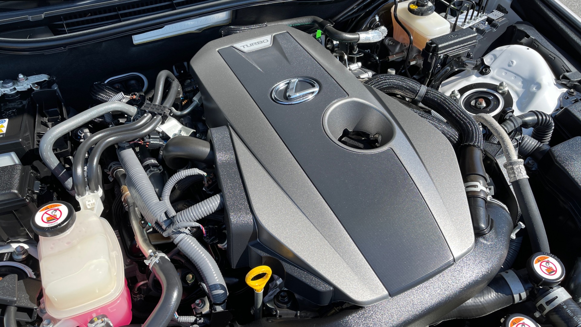 Used 2018 Lexus IS 300 / 2.0L TURBO / 8-SPD AUTO / SUNROOF / REARVIEW for sale Sold at Formula Imports in Charlotte NC 28227 11