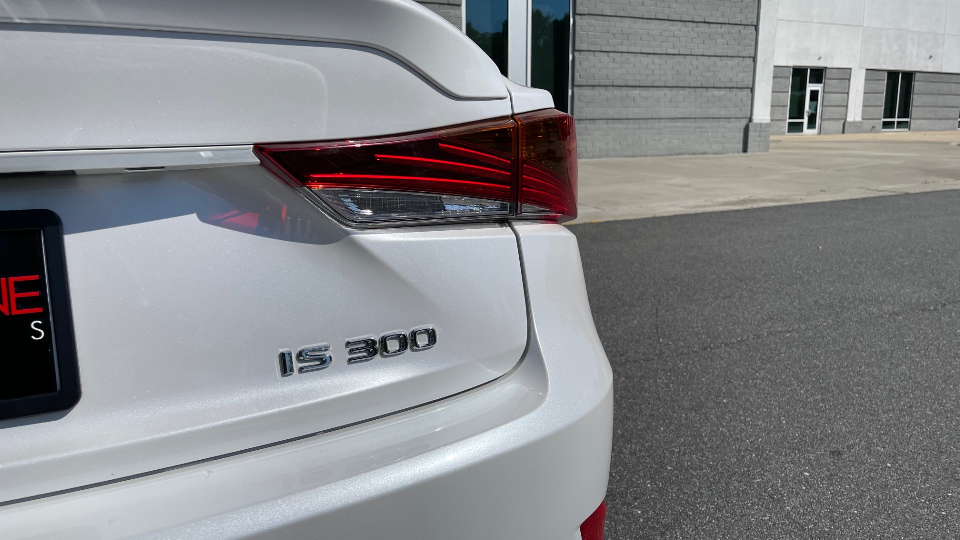 Used 2018 Lexus IS 300 / 2.0L TURBO / 8-SPD AUTO / SUNROOF / REARVIEW for sale Sold at Formula Imports in Charlotte NC 28227 22