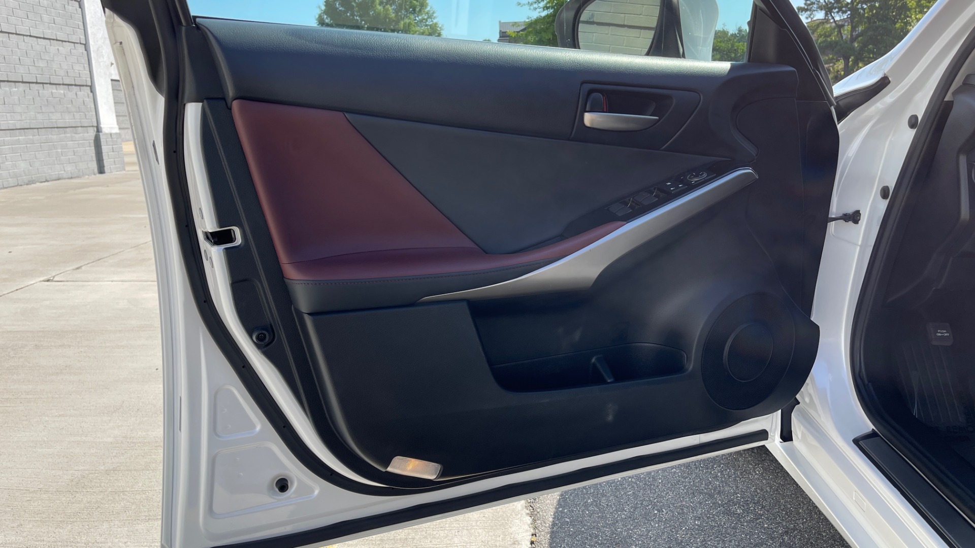 Used 2018 Lexus IS 300 / 2.0L TURBO / 8-SPD AUTO / SUNROOF / REARVIEW for sale Sold at Formula Imports in Charlotte NC 28227 27