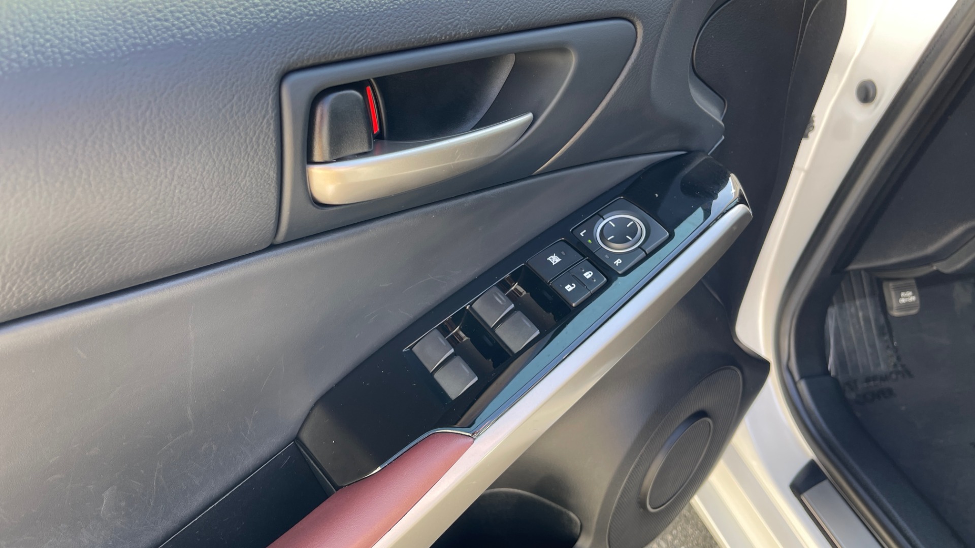 Used 2018 Lexus IS 300 / 2.0L TURBO / 8-SPD AUTO / SUNROOF / REARVIEW for sale Sold at Formula Imports in Charlotte NC 28227 28