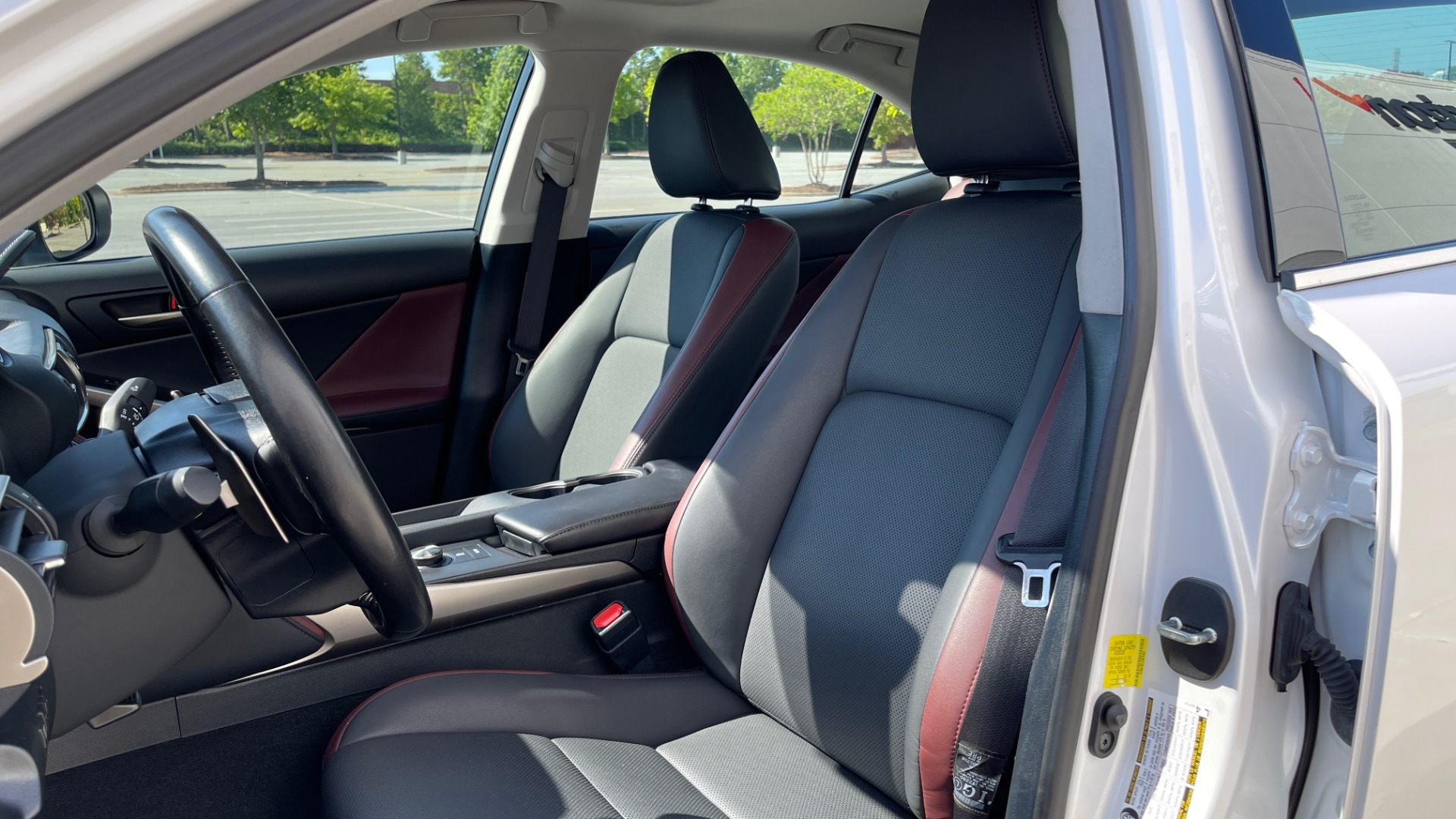 Used 2018 Lexus IS 300 / 2.0L TURBO / 8-SPD AUTO / SUNROOF / REARVIEW for sale Sold at Formula Imports in Charlotte NC 28227 30