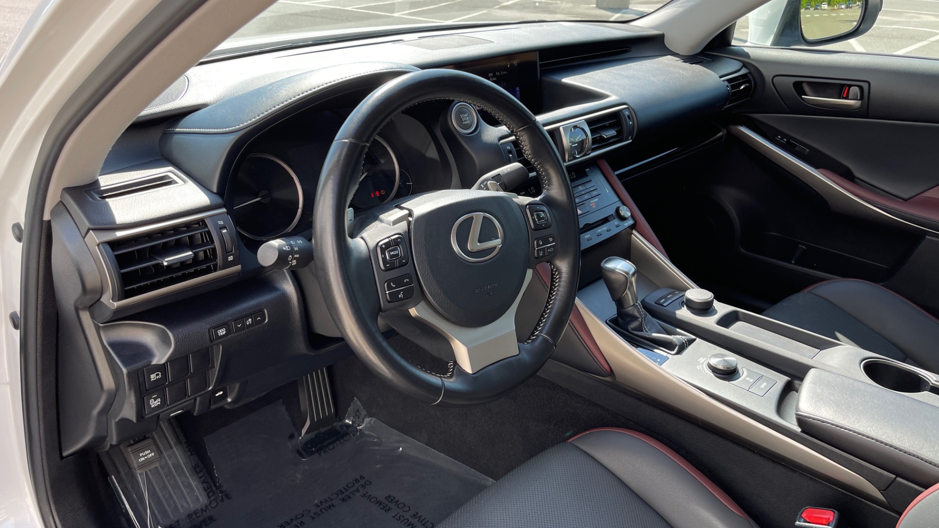 Used 2018 Lexus IS 300 / 2.0L TURBO / 8-SPD AUTO / SUNROOF / REARVIEW for sale Sold at Formula Imports in Charlotte NC 28227 33