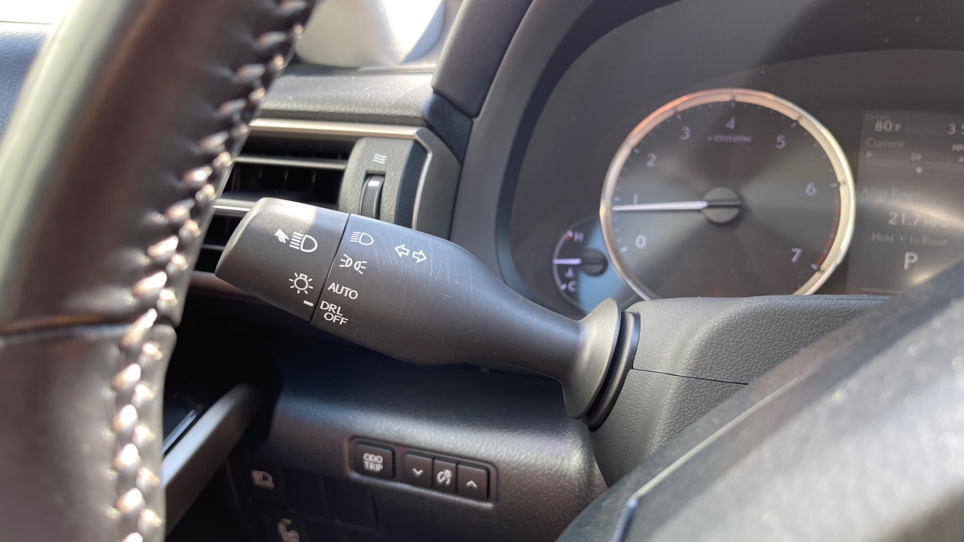 Used 2018 Lexus IS 300 / 2.0L TURBO / 8-SPD AUTO / SUNROOF / REARVIEW for sale Sold at Formula Imports in Charlotte NC 28227 38