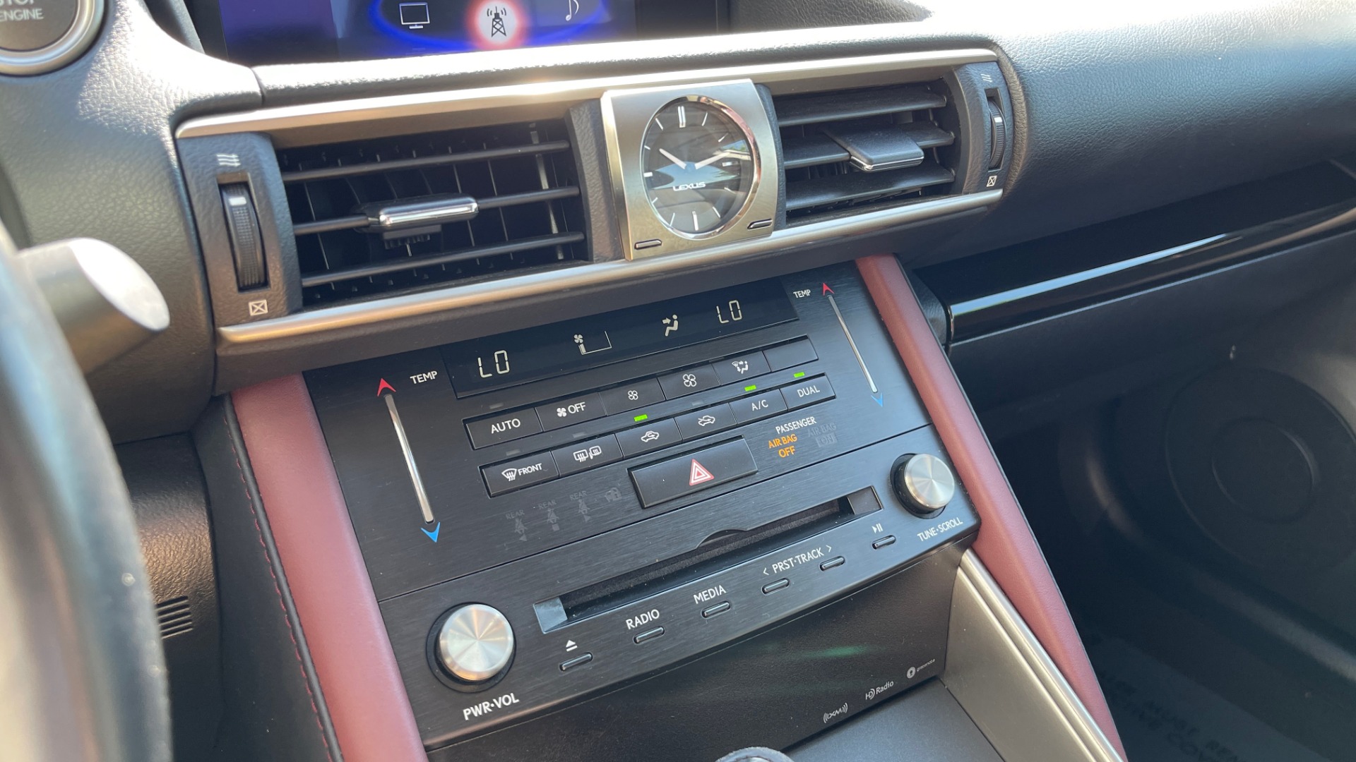 Used 2018 Lexus IS 300 / 2.0L TURBO / 8-SPD AUTO / SUNROOF / REARVIEW for sale Sold at Formula Imports in Charlotte NC 28227 44