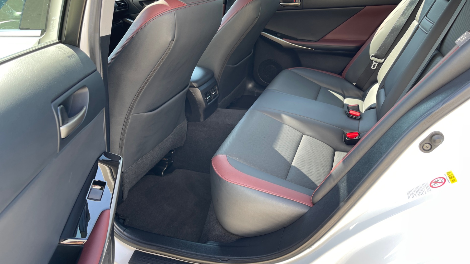 Used 2018 Lexus IS 300 / 2.0L TURBO / 8-SPD AUTO / SUNROOF / REARVIEW for sale Sold at Formula Imports in Charlotte NC 28227 54