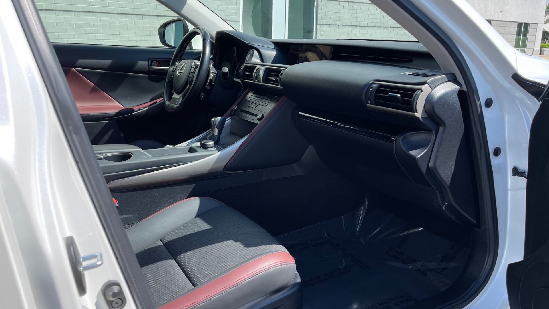 Used 2018 Lexus IS 300 / 2.0L TURBO / 8-SPD AUTO / SUNROOF / REARVIEW for sale Sold at Formula Imports in Charlotte NC 28227 63