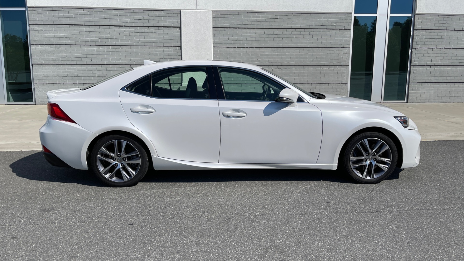 Used 2018 Lexus IS 300 / 2.0L TURBO / 8-SPD AUTO / SUNROOF / REARVIEW for sale Sold at Formula Imports in Charlotte NC 28227 7