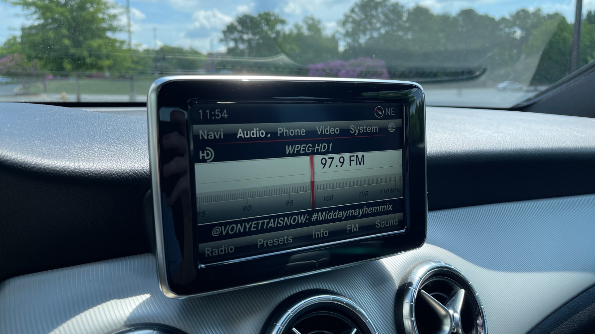 Used 2014 Mercedes-Benz CLA-Class 250 PREMIUM / NAV / MULTIMEDIA PKG / PANO-ROOF / REARVIEW for sale Sold at Formula Imports in Charlotte NC 28227 32