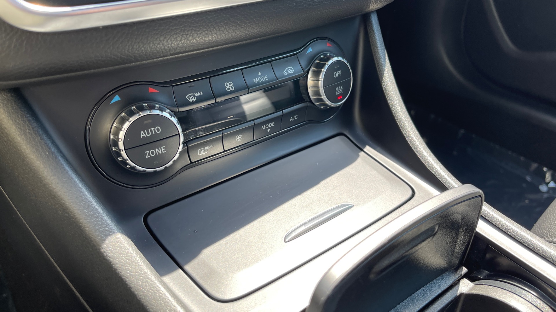 Used 2014 Mercedes-Benz CLA-Class 250 PREMIUM / NAV / MULTIMEDIA PKG / PANO-ROOF / REARVIEW for sale Sold at Formula Imports in Charlotte NC 28227 35