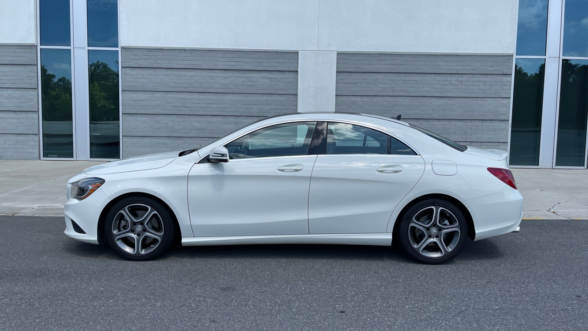 Used 2014 Mercedes-Benz CLA-Class 250 PREMIUM / NAV / MULTIMEDIA PKG / PANO-ROOF / REARVIEW for sale Sold at Formula Imports in Charlotte NC 28227 4
