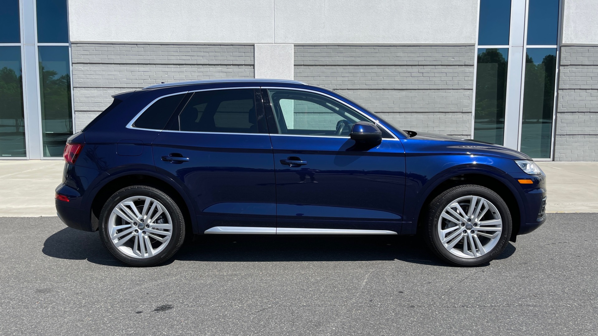 Used 2018 Audi Q5 PREMIUM PLUS / NAV / PANO-ROOF / PARK SYSTEM / REARVIEW for sale Sold at Formula Imports in Charlotte NC 28227 7