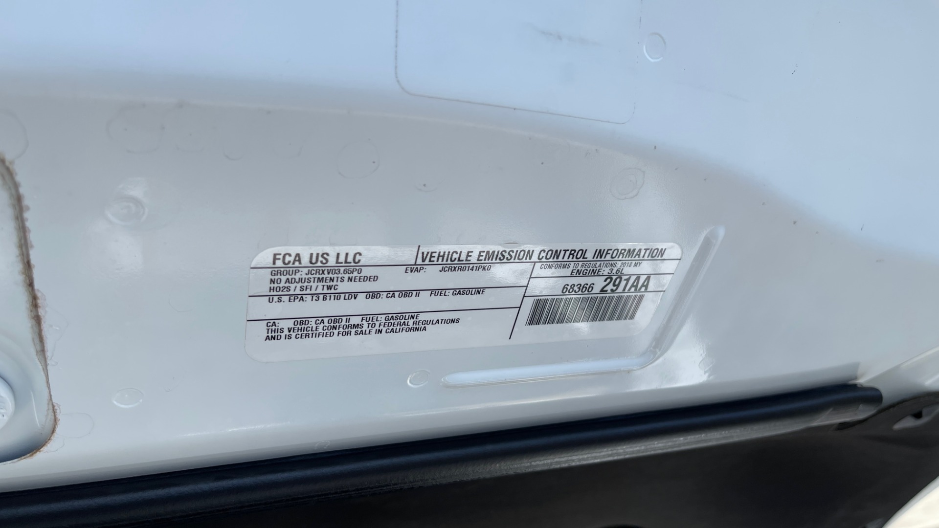 Used 2018 Dodge CHALLENGER SXT COUPE / BLACKTOP PKG / 3.6L V6 / 8-SPD AUTO / REARVIEW for sale Sold at Formula Imports in Charlotte NC 28227 10