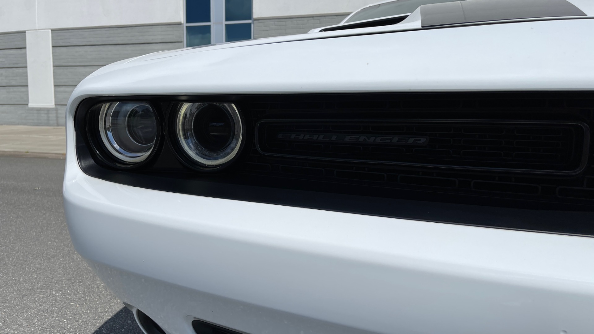 Used 2018 Dodge CHALLENGER SXT COUPE / BLACKTOP PKG / 3.6L V6 / 8-SPD AUTO / REARVIEW for sale Sold at Formula Imports in Charlotte NC 28227 13