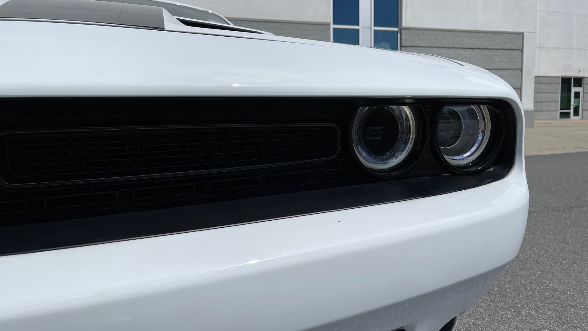 Used 2018 Dodge CHALLENGER SXT COUPE / BLACKTOP PKG / 3.6L V6 / 8-SPD AUTO / REARVIEW for sale Sold at Formula Imports in Charlotte NC 28227 14