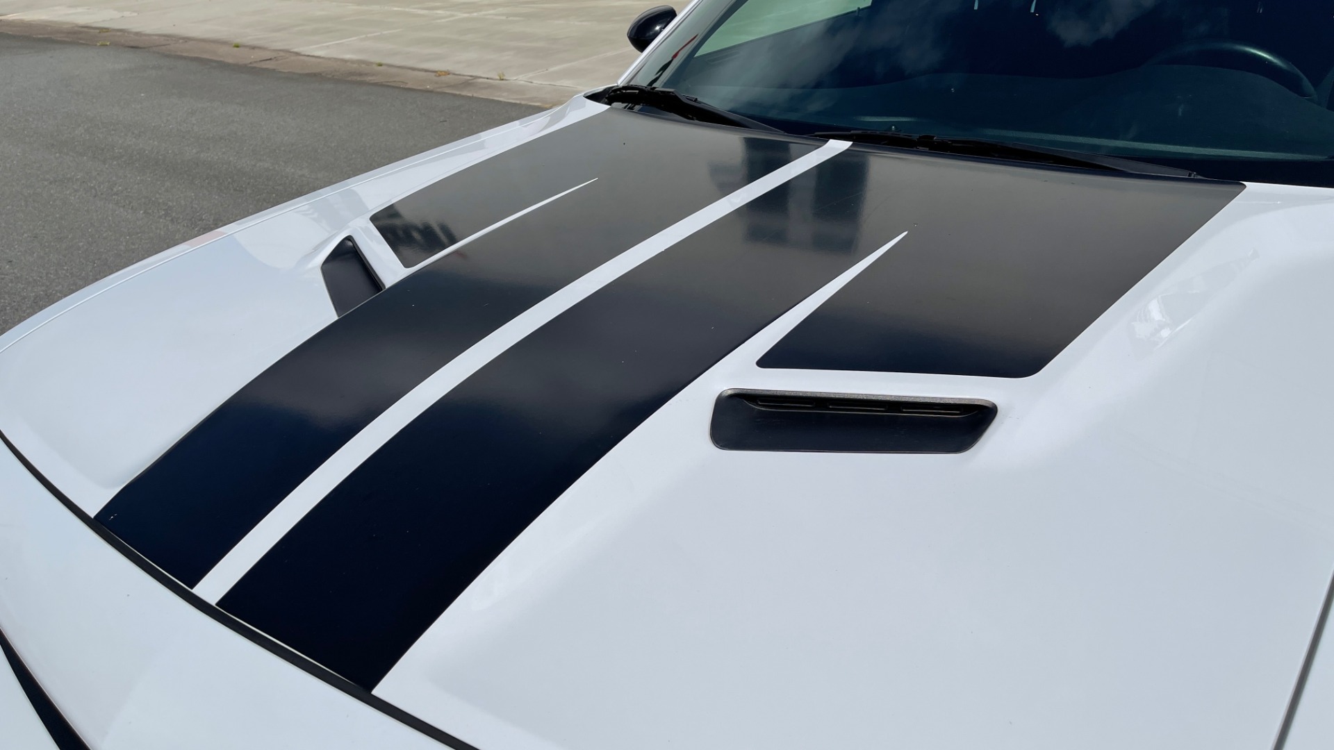 Used 2018 Dodge CHALLENGER SXT COUPE / BLACKTOP PKG / 3.6L V6 / 8-SPD AUTO / REARVIEW for sale Sold at Formula Imports in Charlotte NC 28227 15