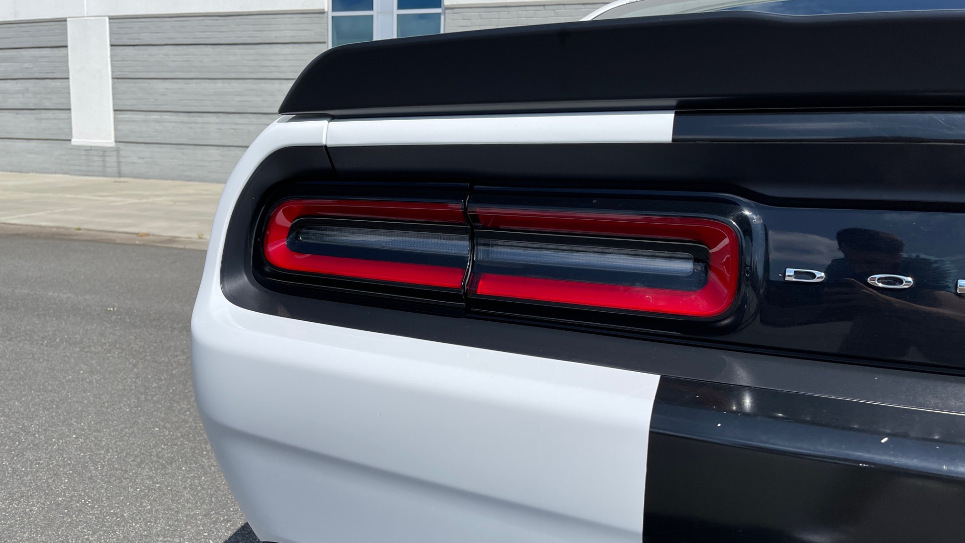 Used 2018 Dodge CHALLENGER SXT COUPE / BLACKTOP PKG / 3.6L V6 / 8-SPD AUTO / REARVIEW for sale Sold at Formula Imports in Charlotte NC 28227 23