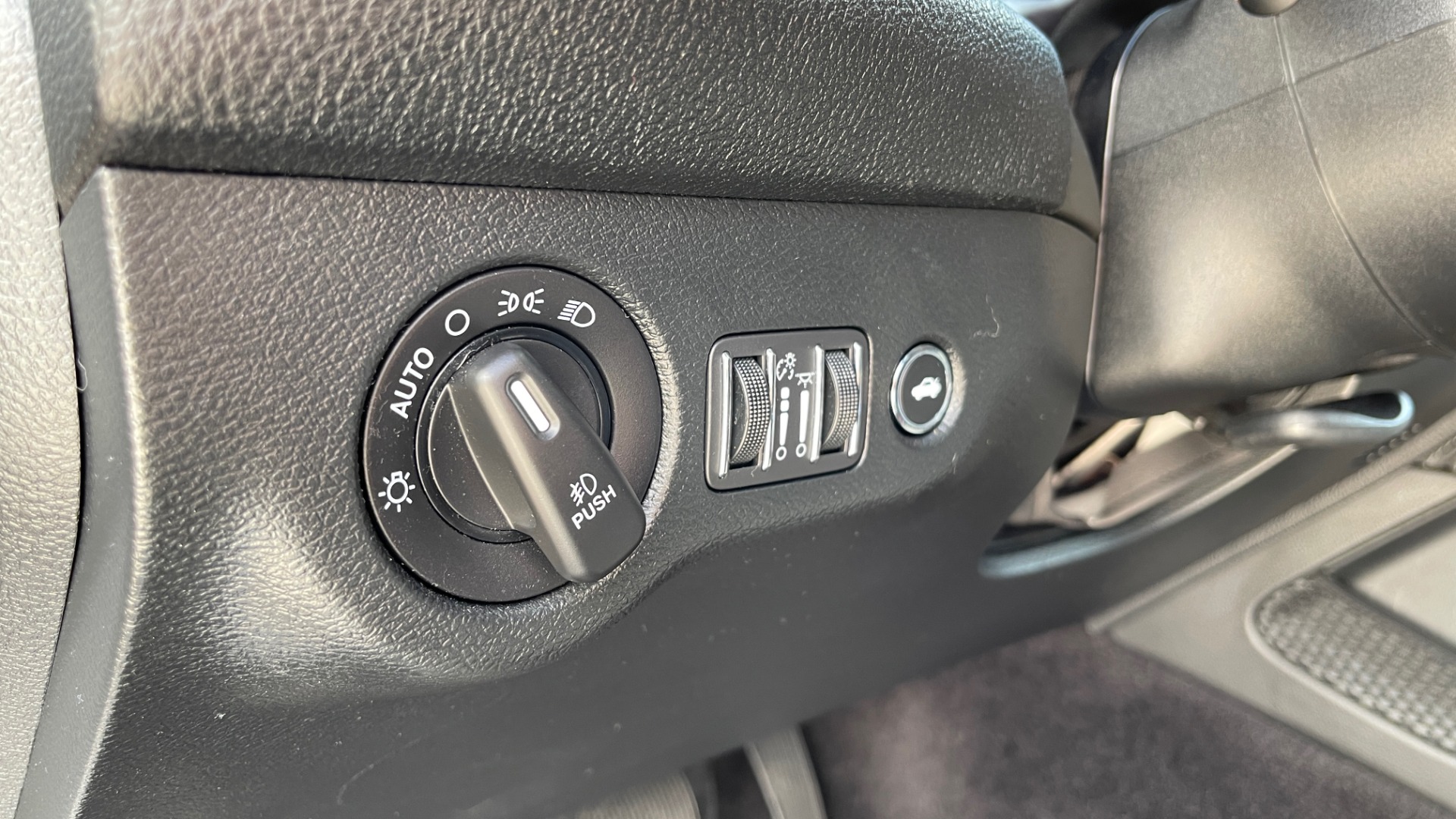 Used 2018 Dodge CHALLENGER SXT COUPE / BLACKTOP PKG / 3.6L V6 / 8-SPD AUTO / REARVIEW for sale Sold at Formula Imports in Charlotte NC 28227 29